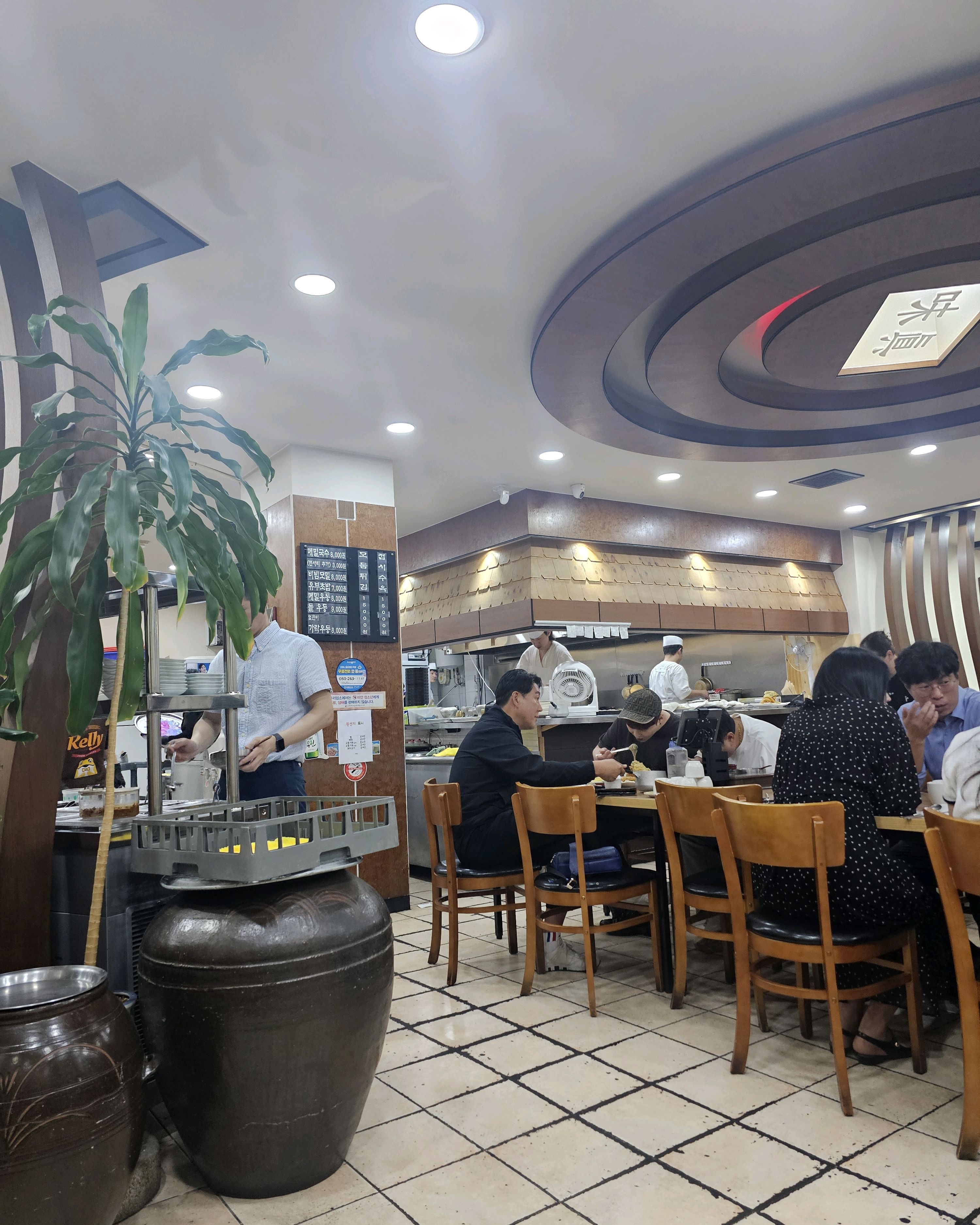 맛집으로 소문나서 그런지 대기 오래 하였습니다. 제 입맛에 100% 맞진 않았던거 같아요.