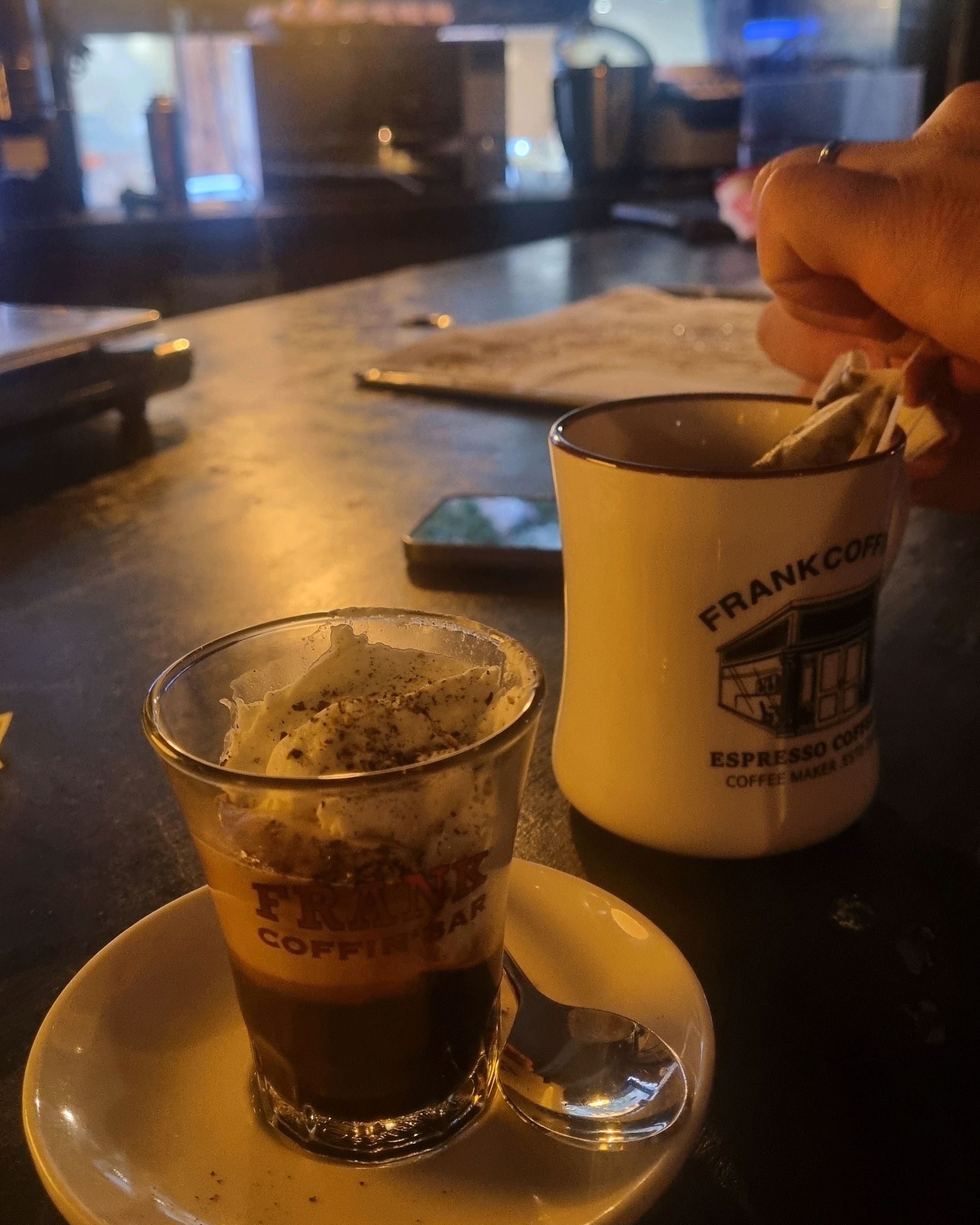 다른데서는 먹기 힘든 후추를 넣은 에스프레소가 있어요. 제 최애메뉴에용 단짠매콤함의 완벽한