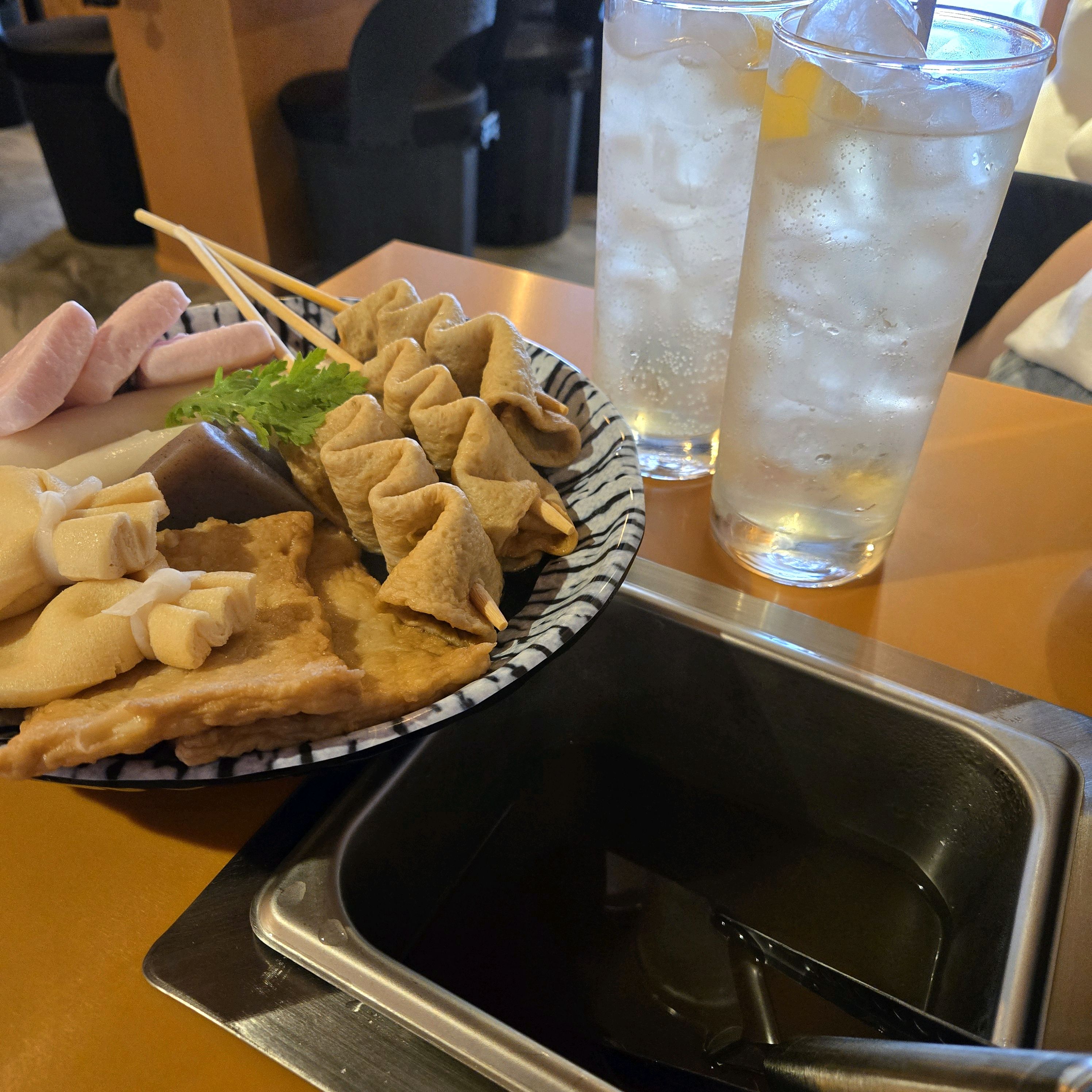 친구랑 편하게 대화하면서 먹을 수 있는 곳을 찾다가 유메오뎅을 방문했습니다! 좌석도 많고 