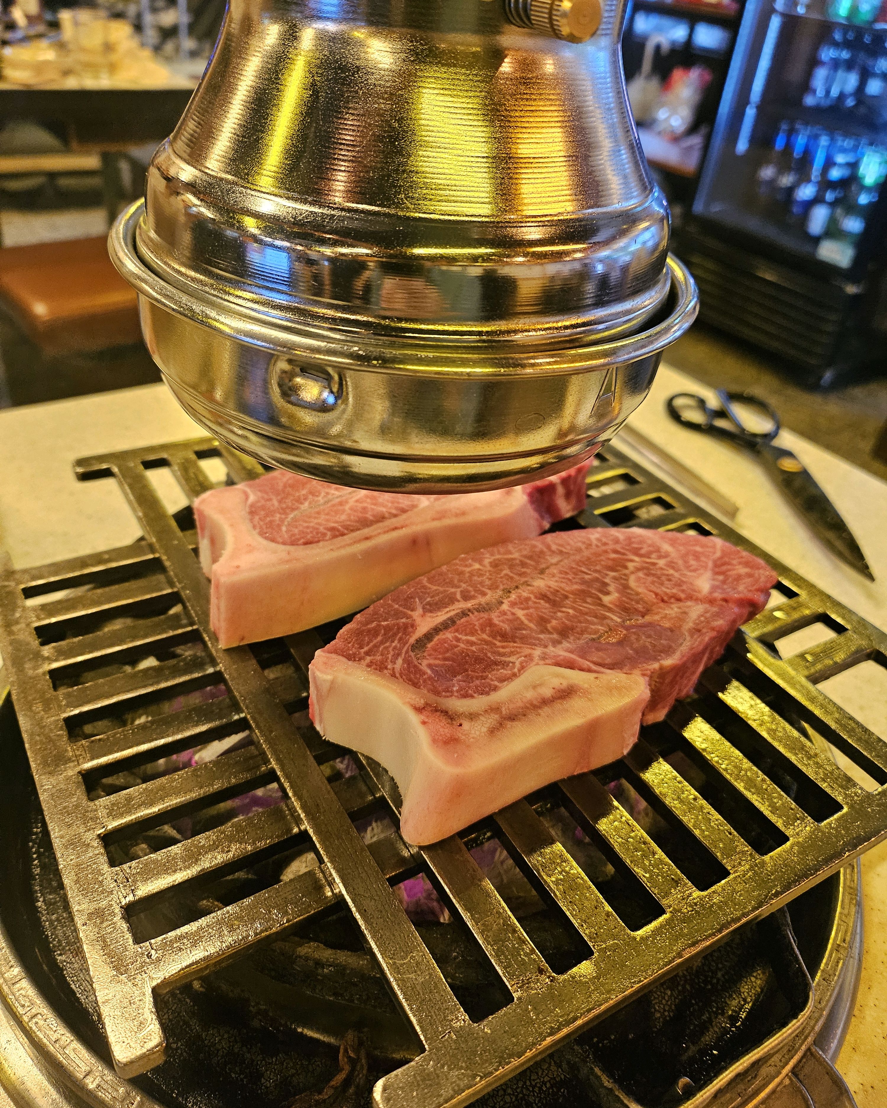 진짜 지금껏 먹은 소고기는 가짜인가 싶을 정도로 맛있어요!! 반찬도 정갈하게 너무 맛있고