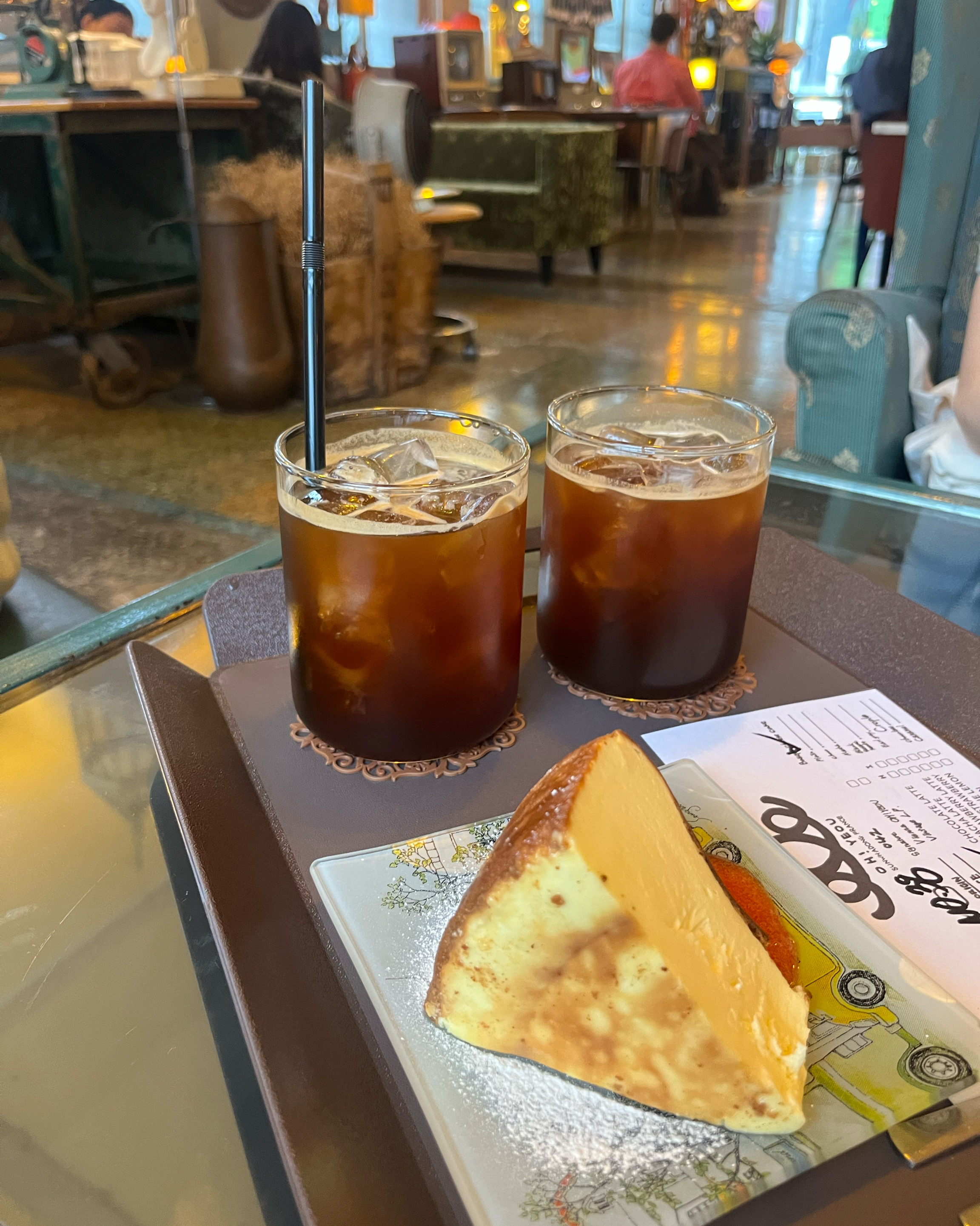 카페 자리도 넓고 완전 감성있어요~~ 커피랑 케잌도 넘 맛나서 힐링..🌿 - 대전 맛집 오여우