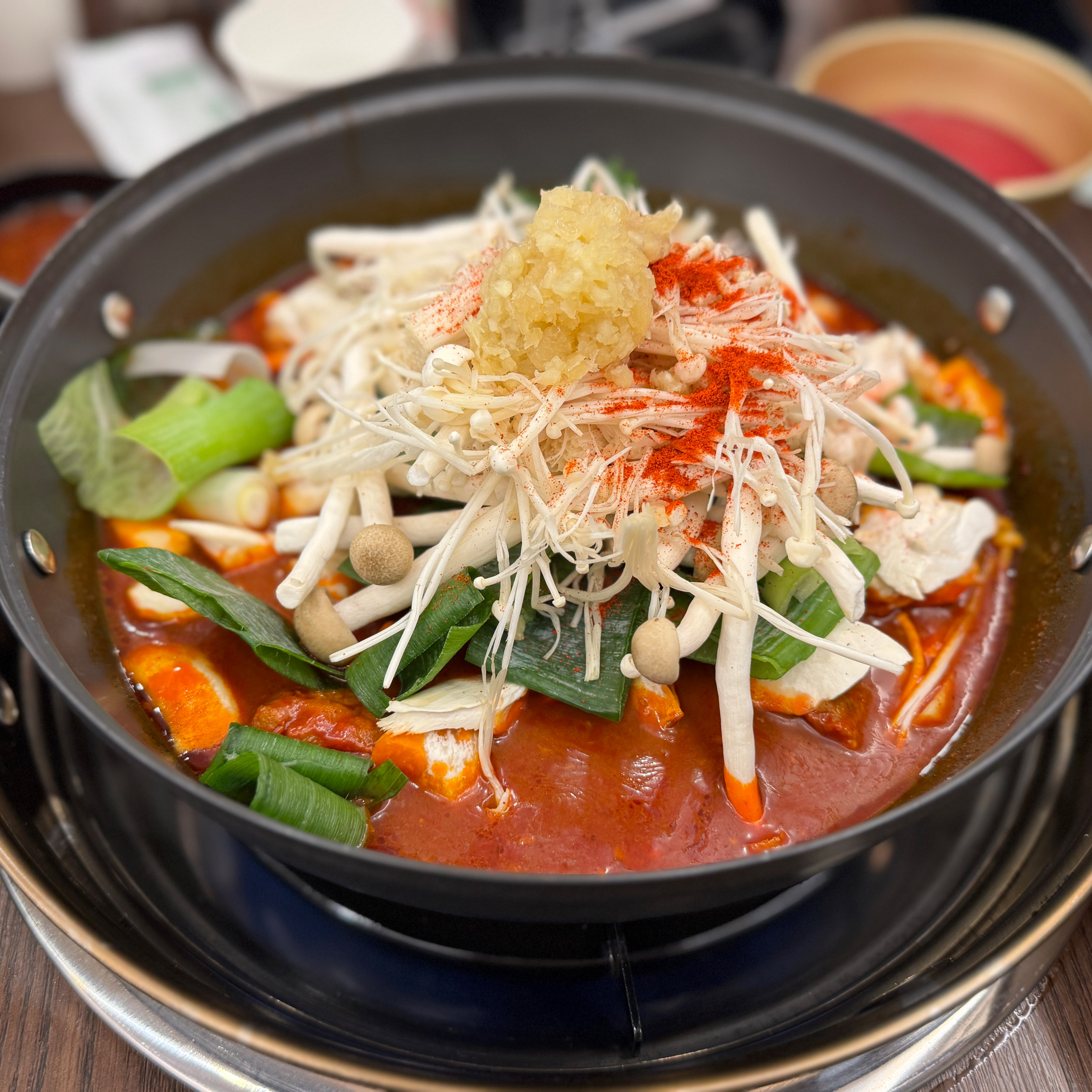 재료도 신선하고 배터지게 먹었습니다! 직접 다 해주셔서 기다리기만 하면 됩니다~ 직원분들이