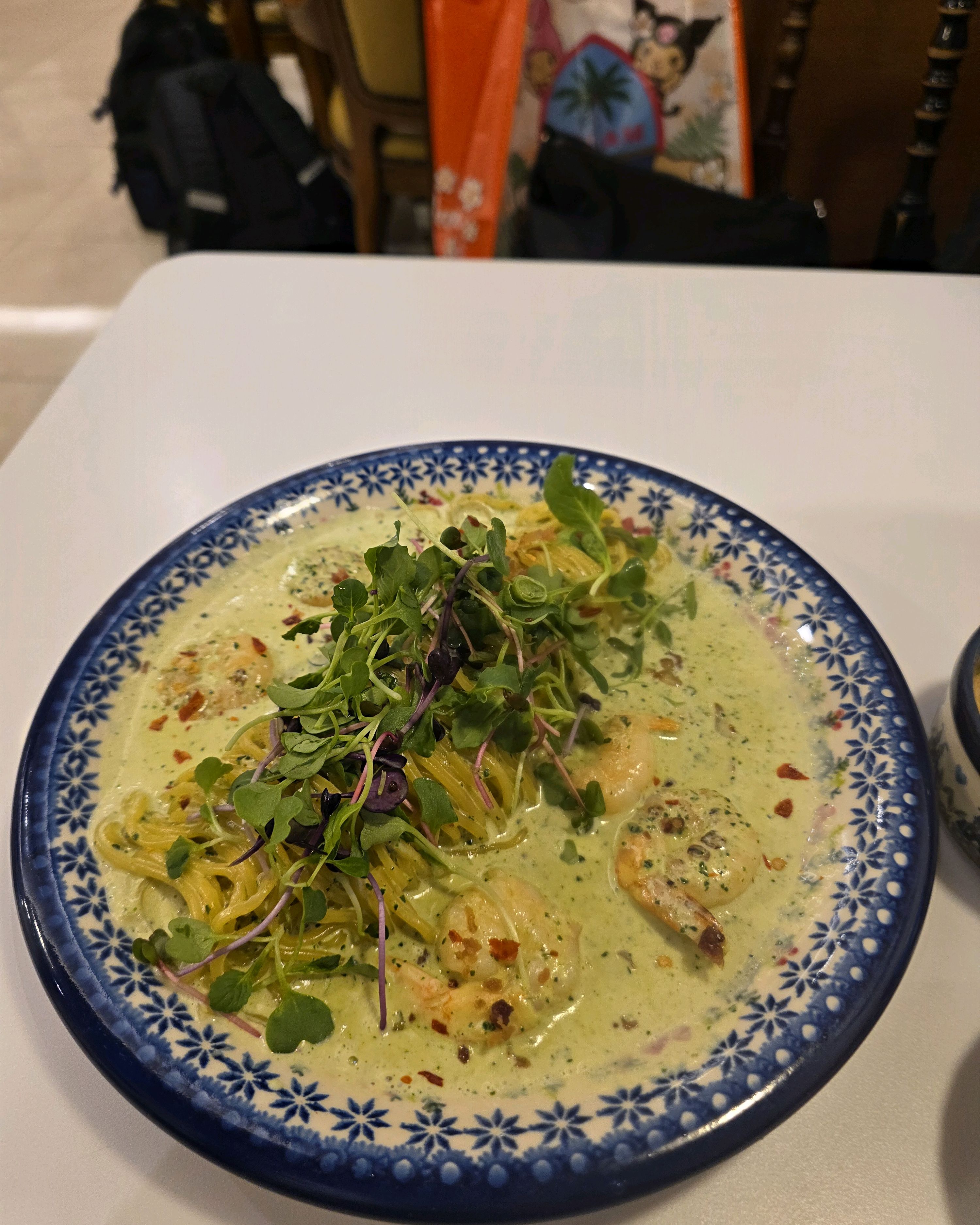 바질파스타 쪼득하이 맛있고 스테이크 너무 부드러워서 잘먹었어요 여행와서 첫끼인데 잘먹었슴다