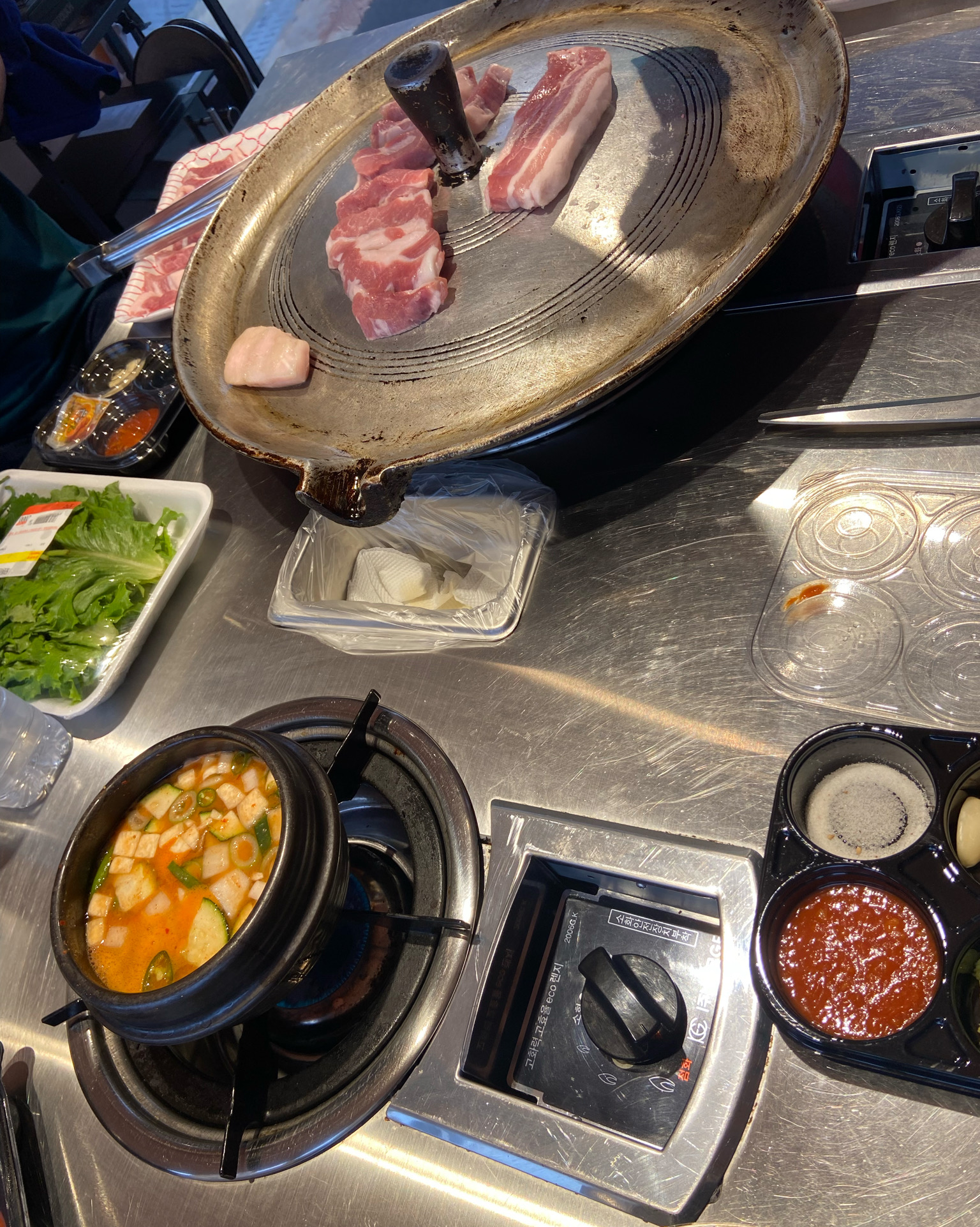 지나가다 와바야지 생각만 했는데 오길 잘했네요 직원분들도 친절하시고 고기질도 좋아요 - 대전 맛집 야외바베큐 모닥303