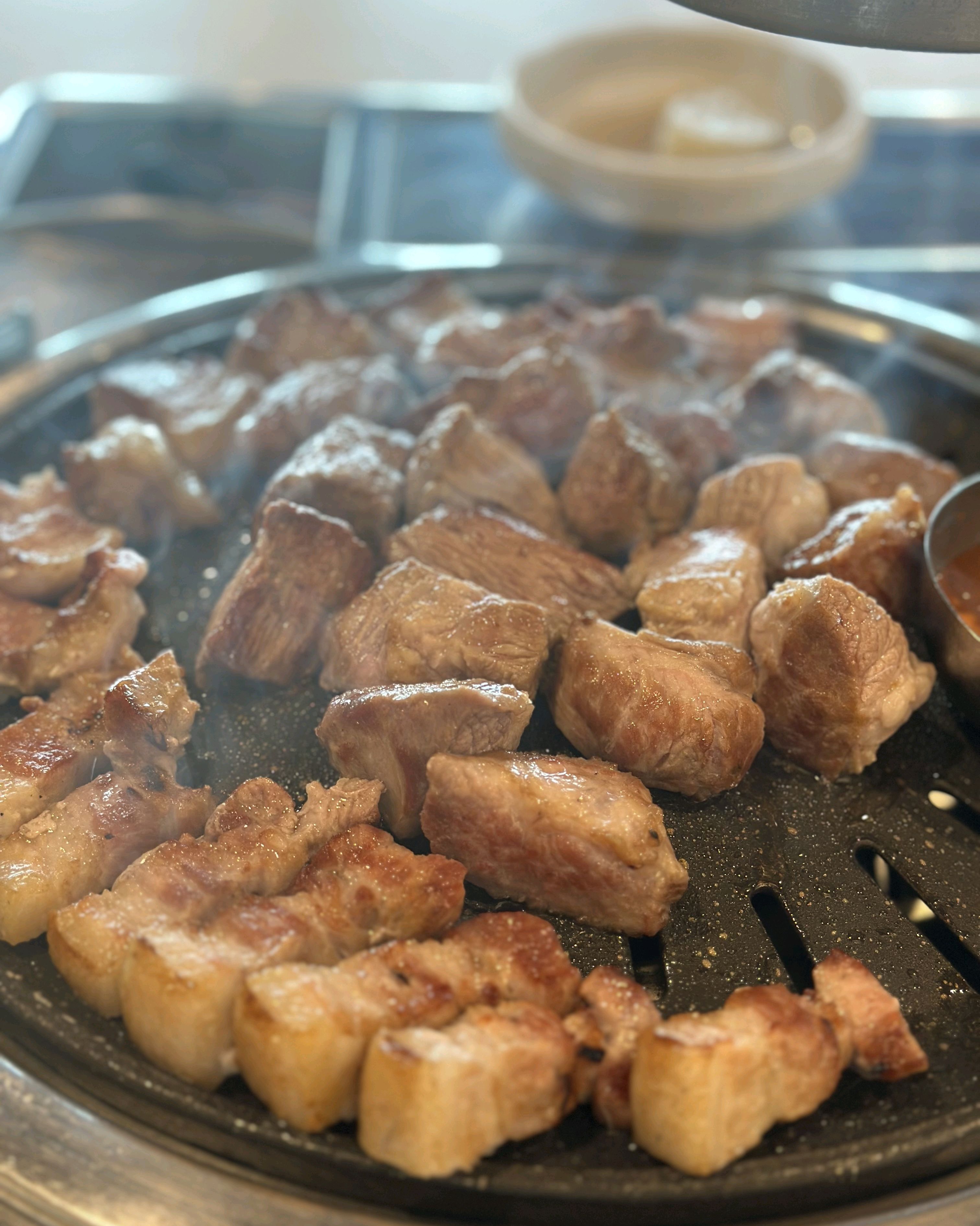 몇년전 맛있게 먹었던 기억이 있어서 재방문했는데 역시 맛있었습니다. ^^ - 제주 맛집 고이정 애월흑돼지 보리짚불구이