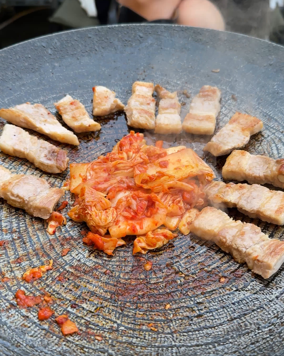 고기도 맛있고 게라면 필수에용! 캠핑 느낌 넘 좋아요~! - 성수 맛집 사운드클라스카 성수