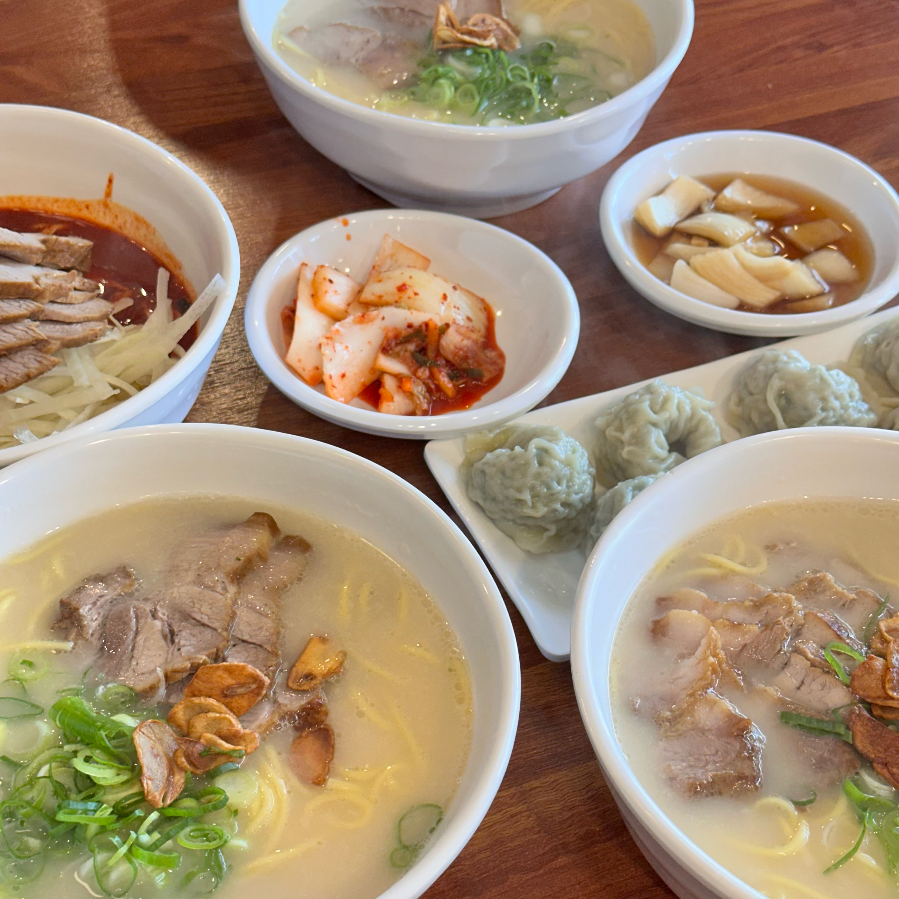면이 엄청 부들부들하고 간이 너무 딱 맞아서 좋아요~ - 제주 맛집 언덕집국수