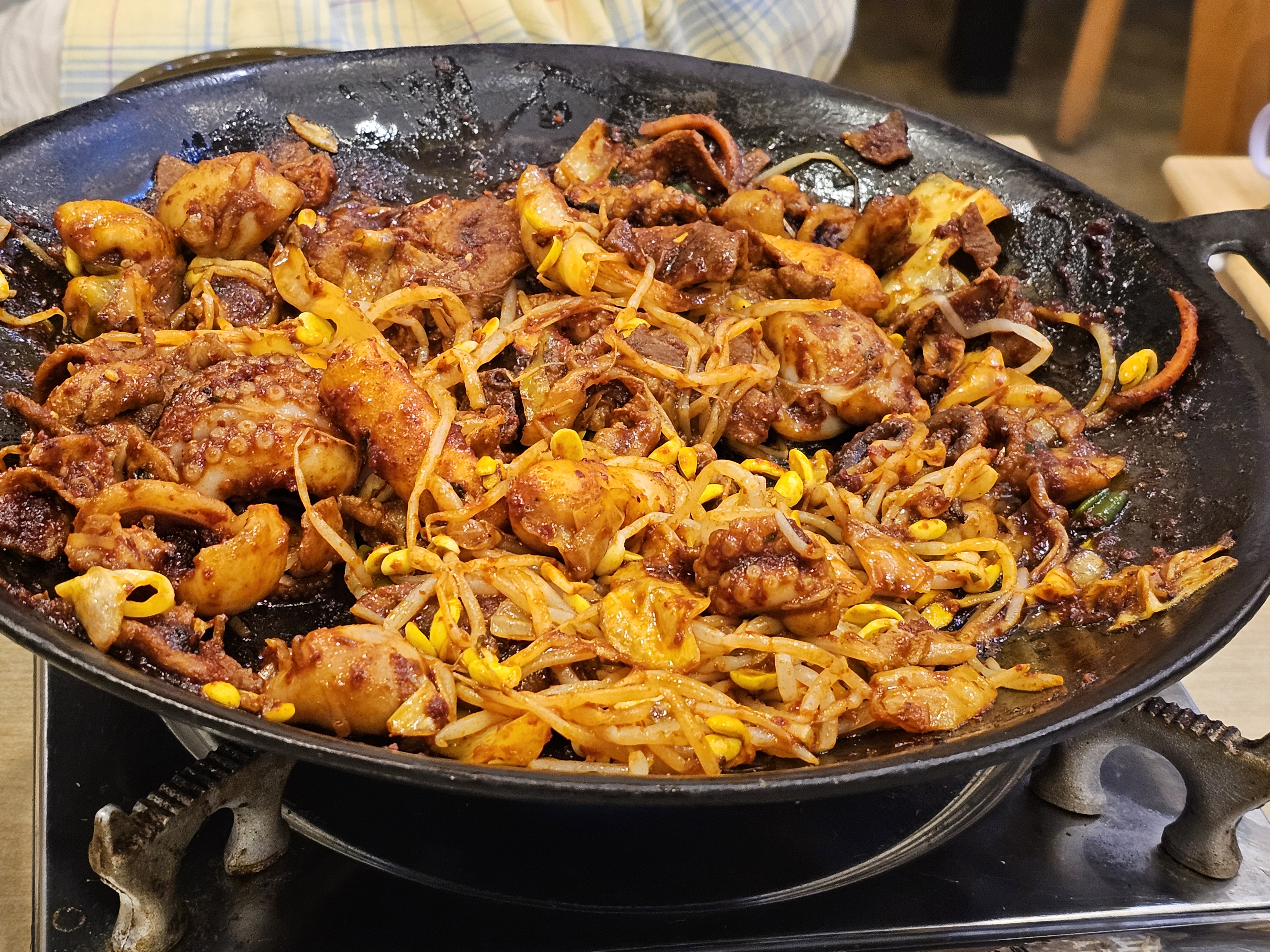 쭈꾸미 불맛이 끝내주고 물총탕 꼭 시키셔야해요~ - 대전 맛집 보끄미 둔산점