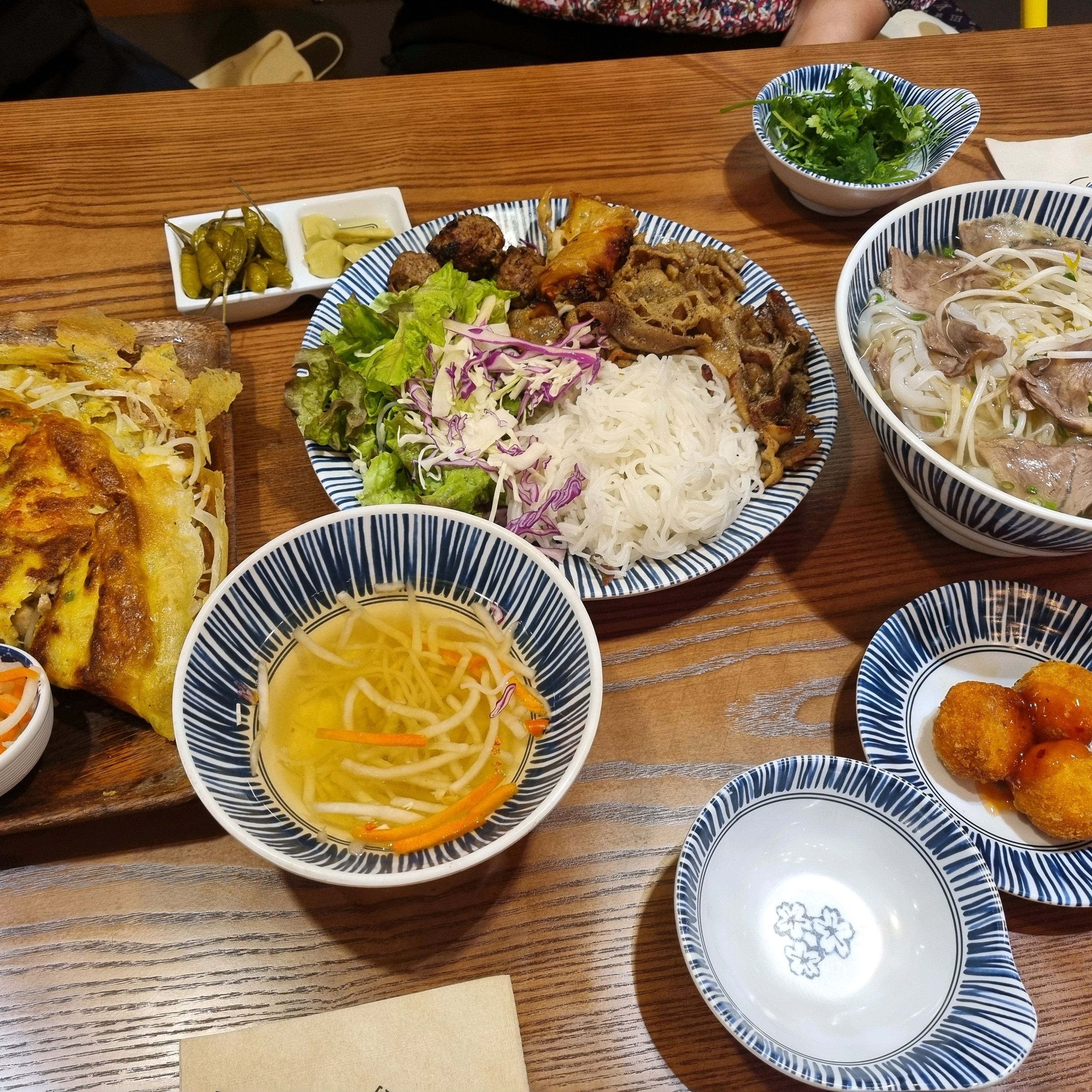 지나가다 쌀국수하고 먹고 싶어 돴는데 역시 맛나네요 ㅎㅎ 싹 다 먹고 가요!! - 대구 맛집 라이첸 본점