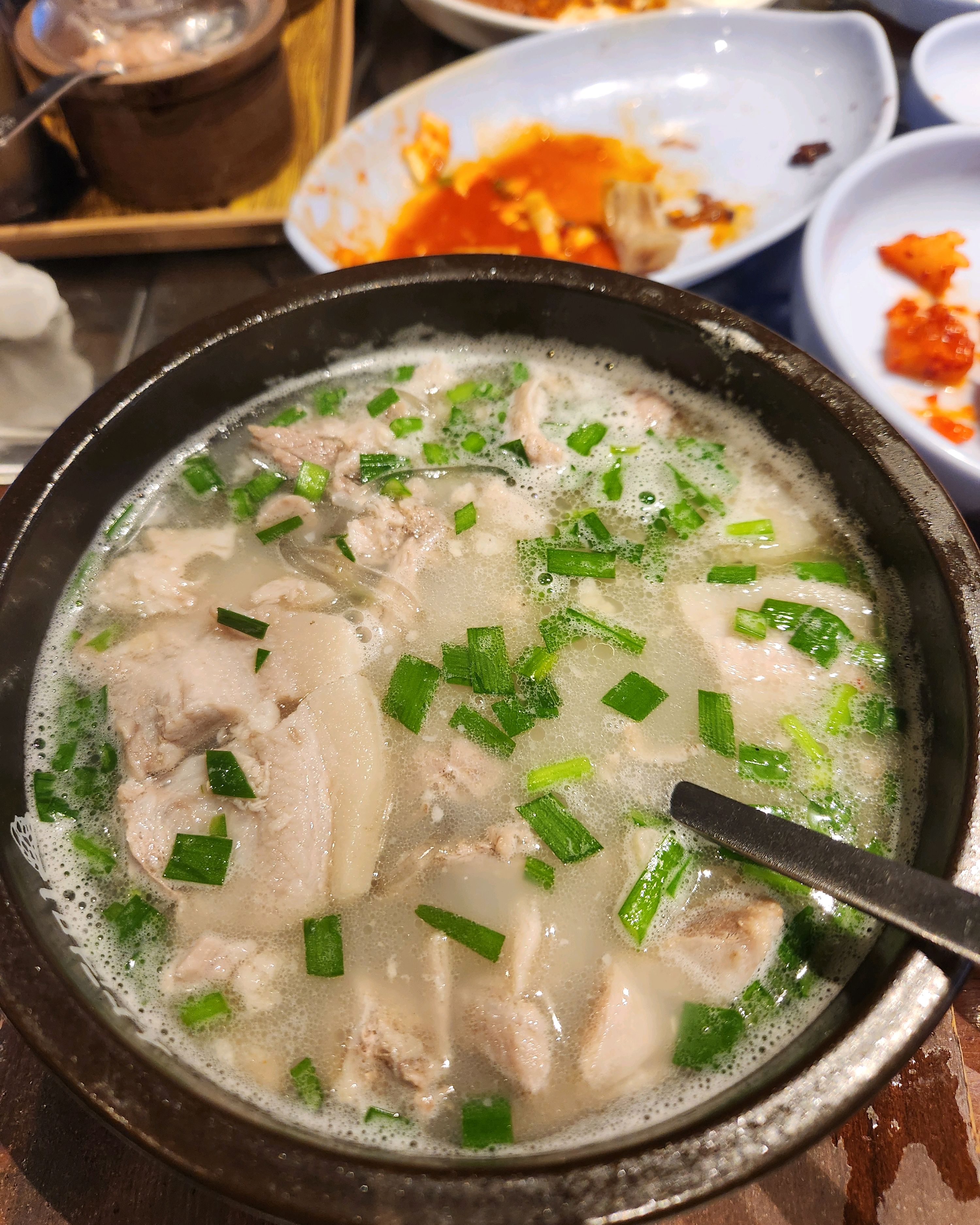 국밥이 진짜 맛있어요~! 특히 순대 공짜로 먹는데 진짜 퀄리티 좋네용ㅎㅎ - 대구 맛집 산더미 미성돼지국밥