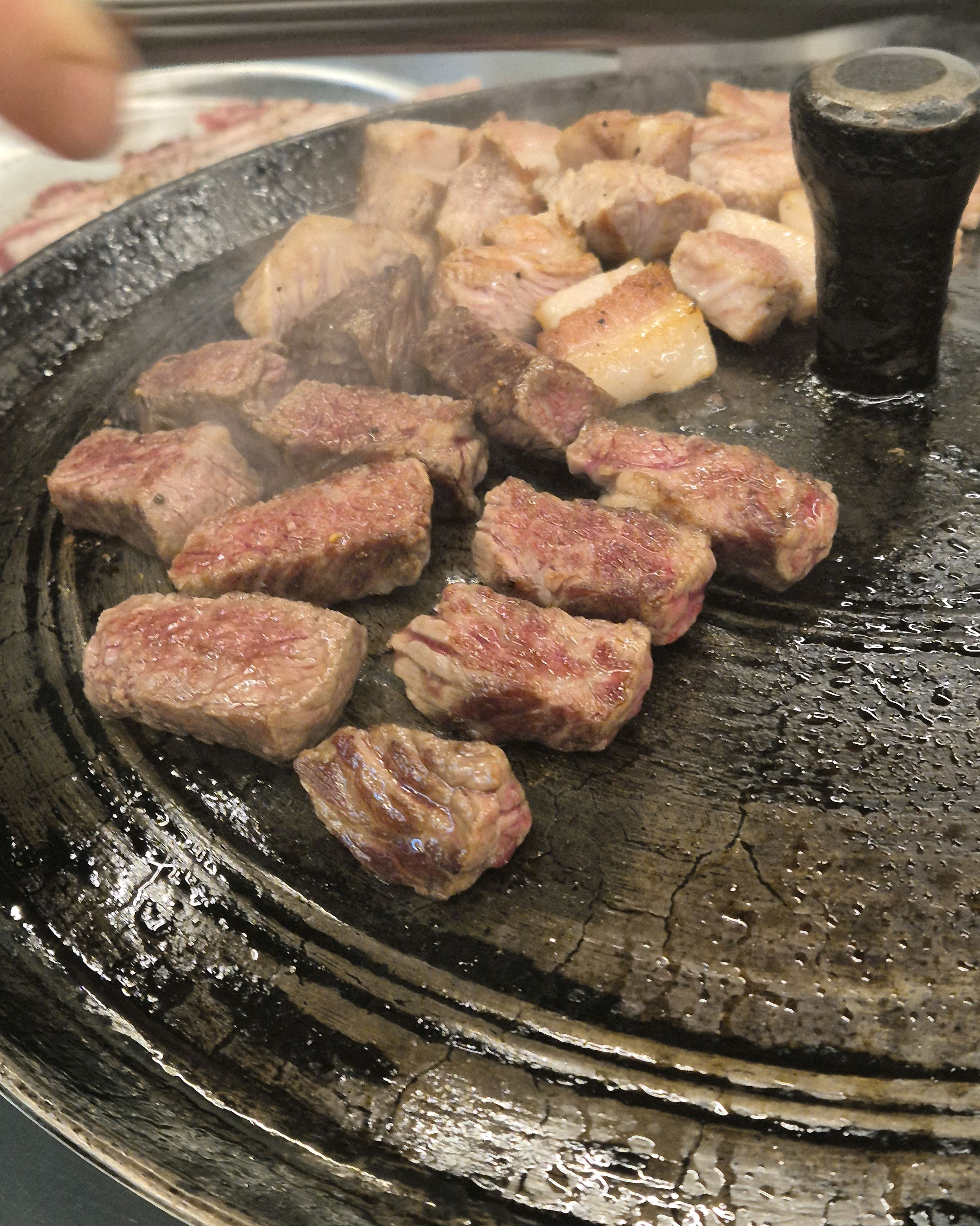 퇴근하고 배가 너무 고파서 언제 먹어도 맛있는 목구멍에 기름칠하러 목구멍 구월점으로 갔습니