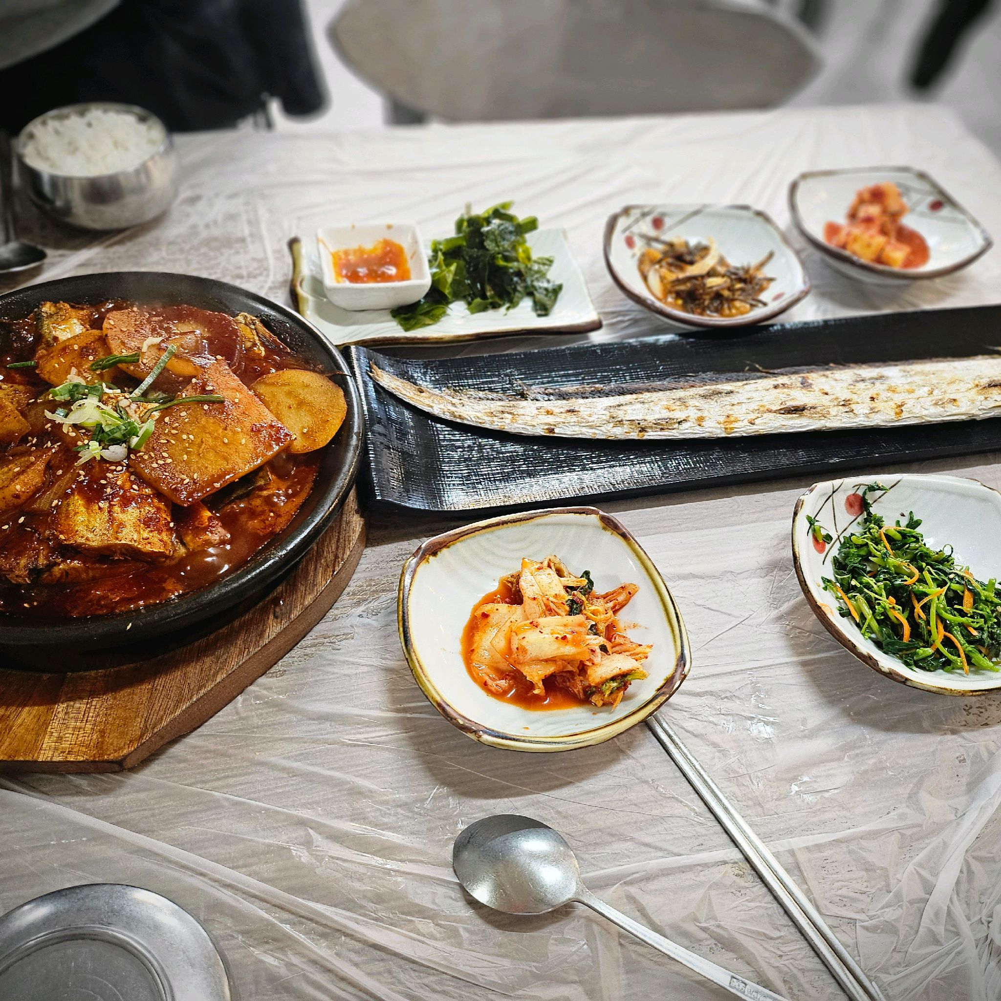 맛도 좋고 양도 넉넉했으며 직원들이 친절하세요 - 제주 맛집 성산바다풍경 제주성산일출봉점