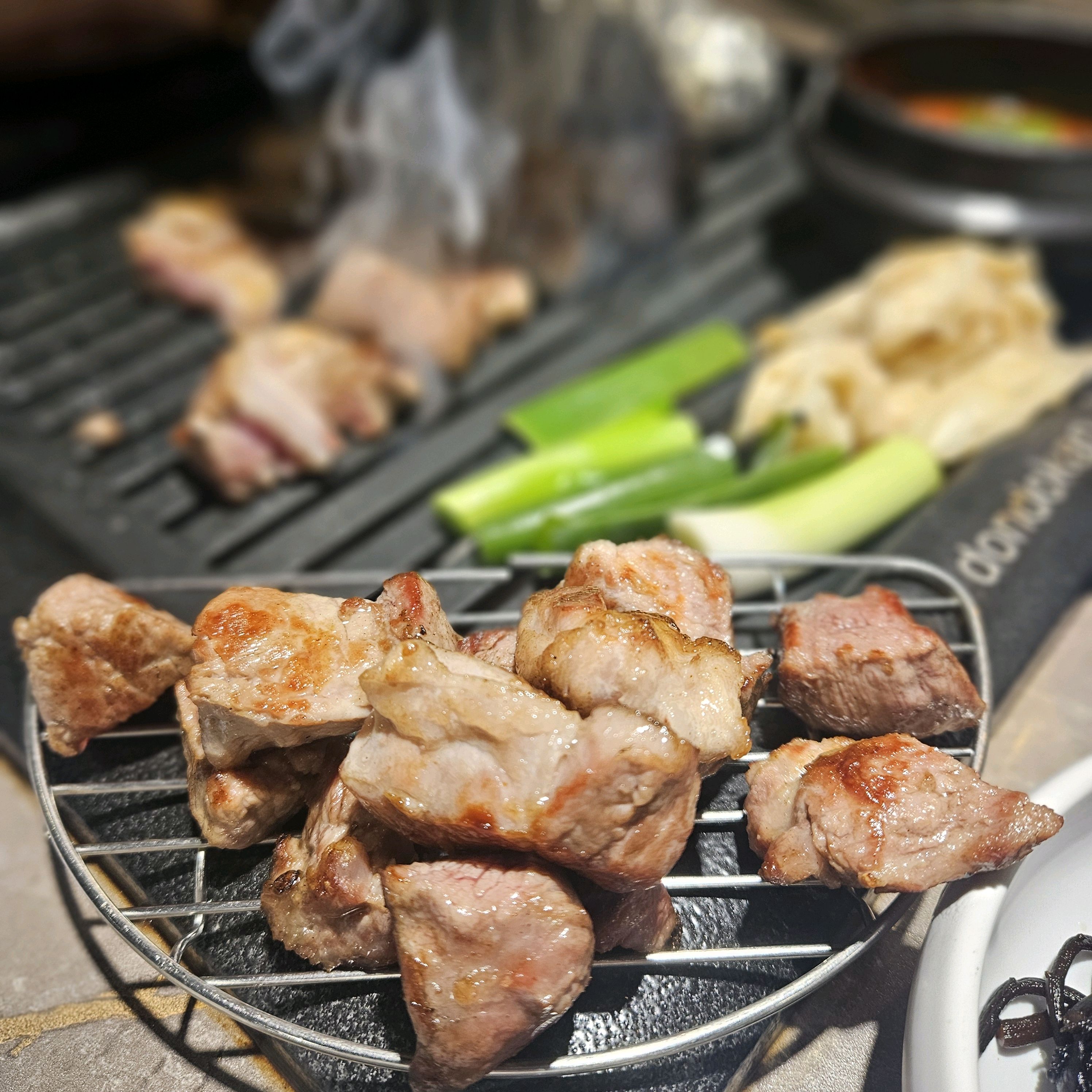 친절하시고 너무 맛있게 잘 먹었습니다 다음에 제주도오면 다시한번 들리고싶은곳이네요~ - 제주 맛집 돈도칸 연동흑돼지