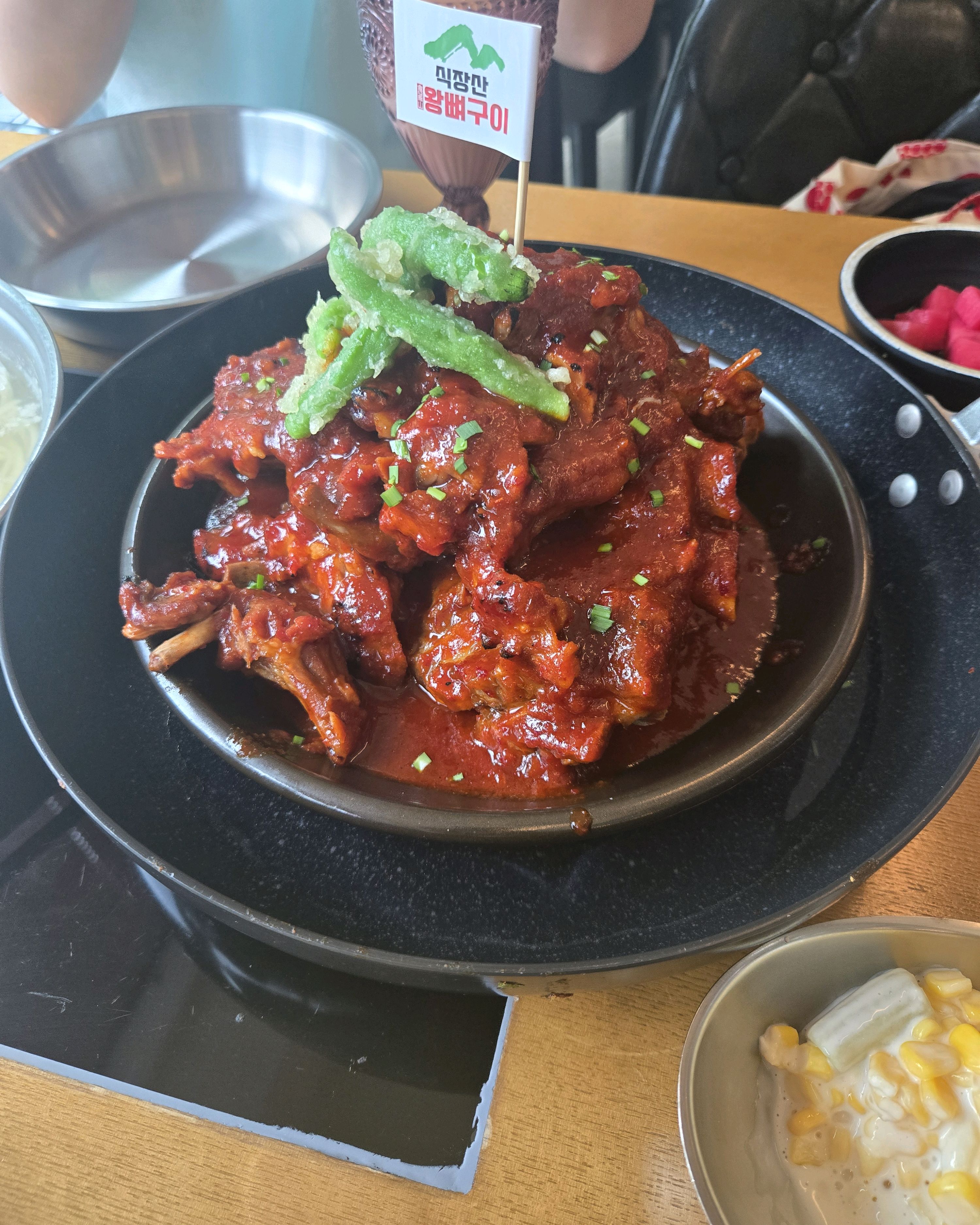 친구들이랑 당일치기 대전 여행 왔다가 맛집이라고 해서 들렸어요! 무료 생막걸리 있어서 좋고