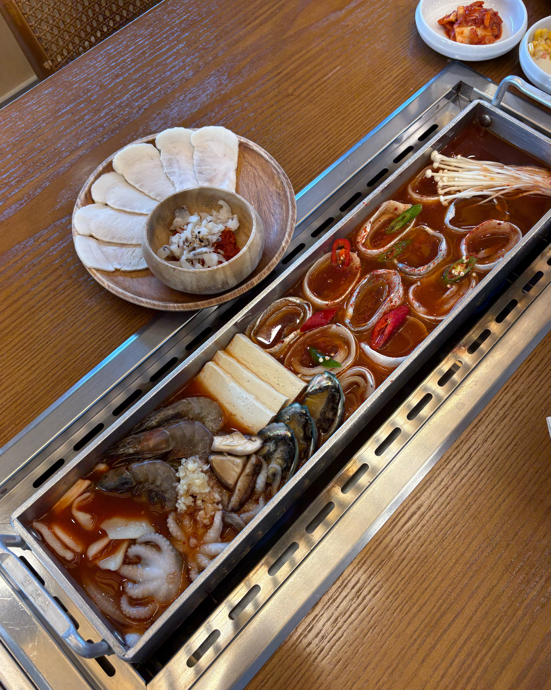 한라갈치 친구들 7명이서 예약하고 갔는데 넘 맛있게 잘 먹었어요!! 비린내 하나 없이 조림