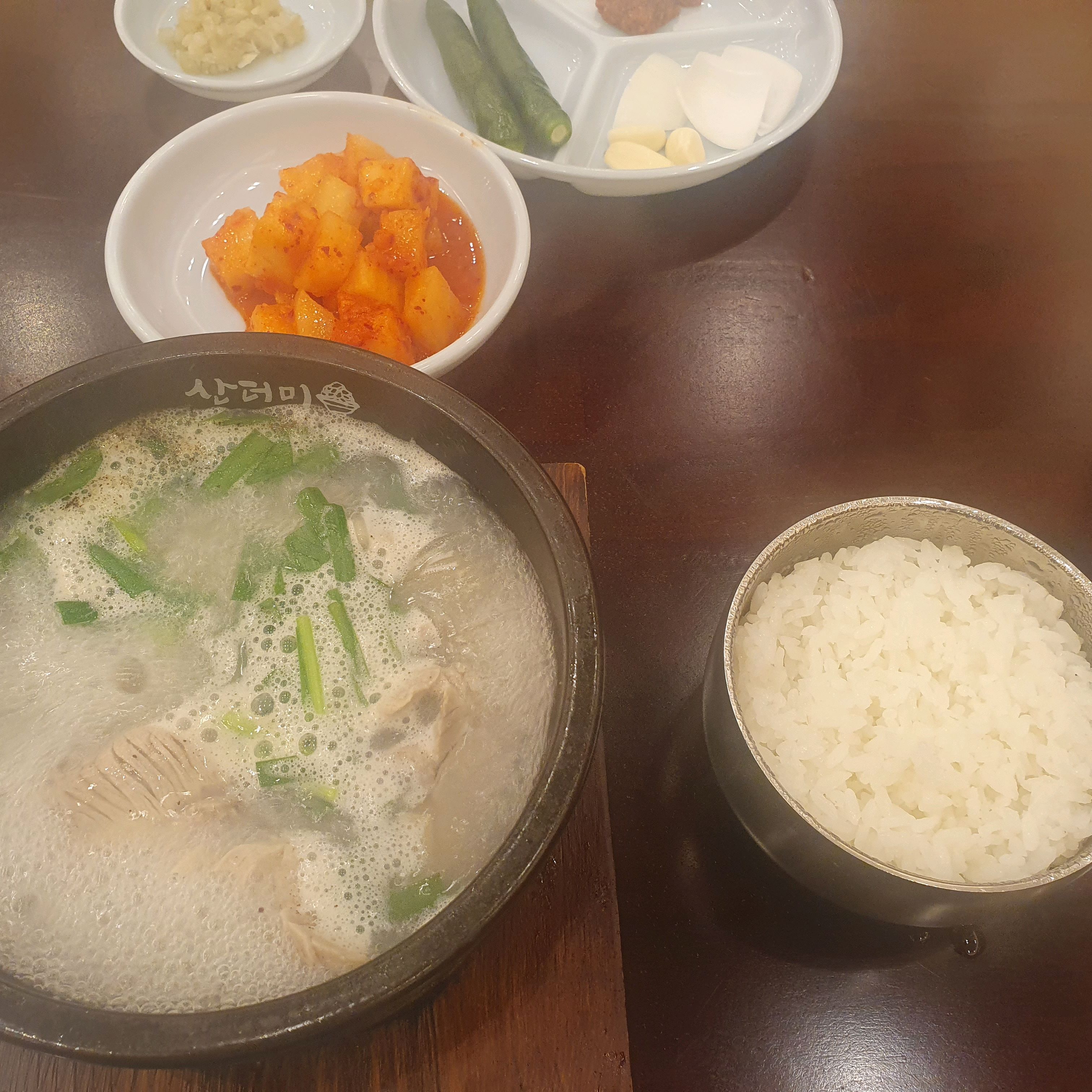 집근처에 가깝고 맛있는 국밪집 생겨서 너무좋습니다, 밥이랑 순대무한리필에 가성비 최고입니다