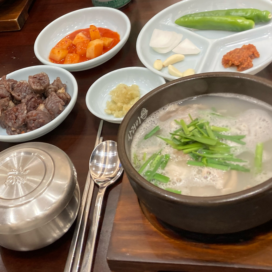 맛있어요 순대와 밥이 무한리필이라 너무 좋아요 - 대구 맛집 산더미 미성돼지국밥 경대점
