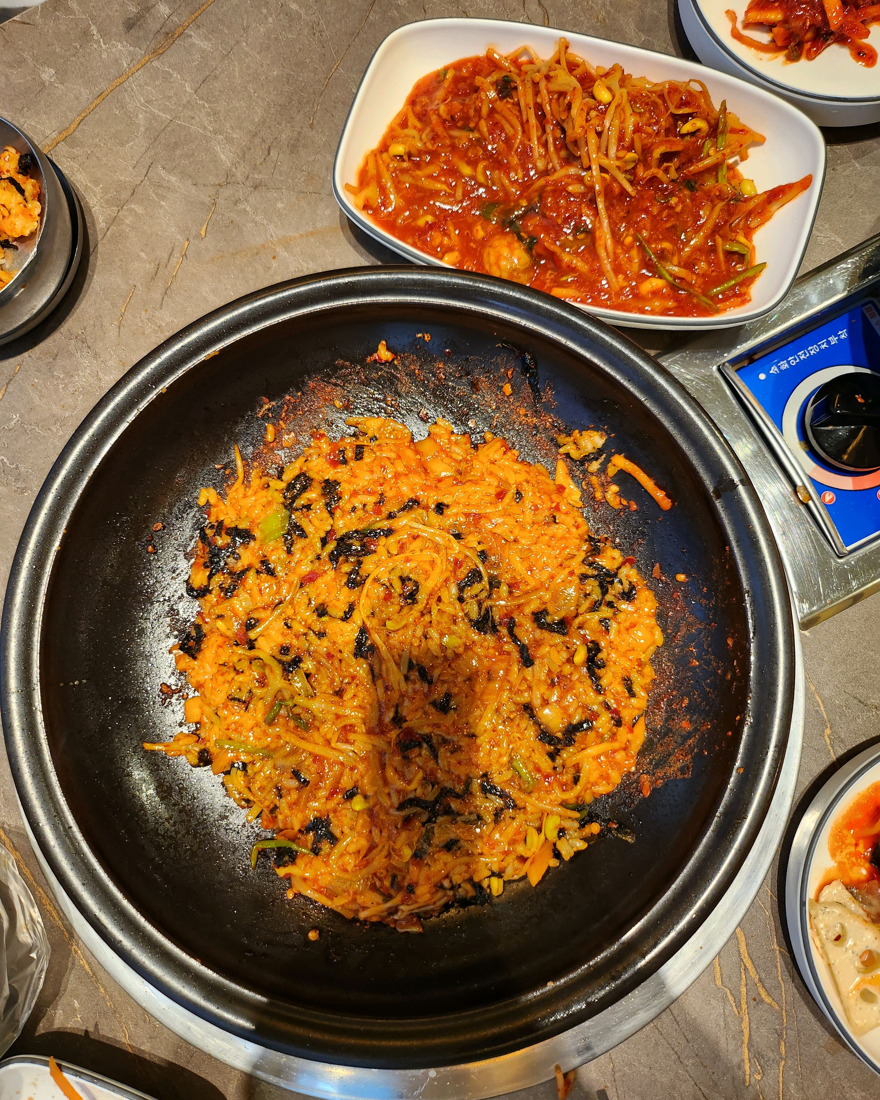 너무 맛있게 먹다 마지막 볶음밥 사진밖에 못 찍었네요. 생아구찜이라 아구가 부드럽고 양념도