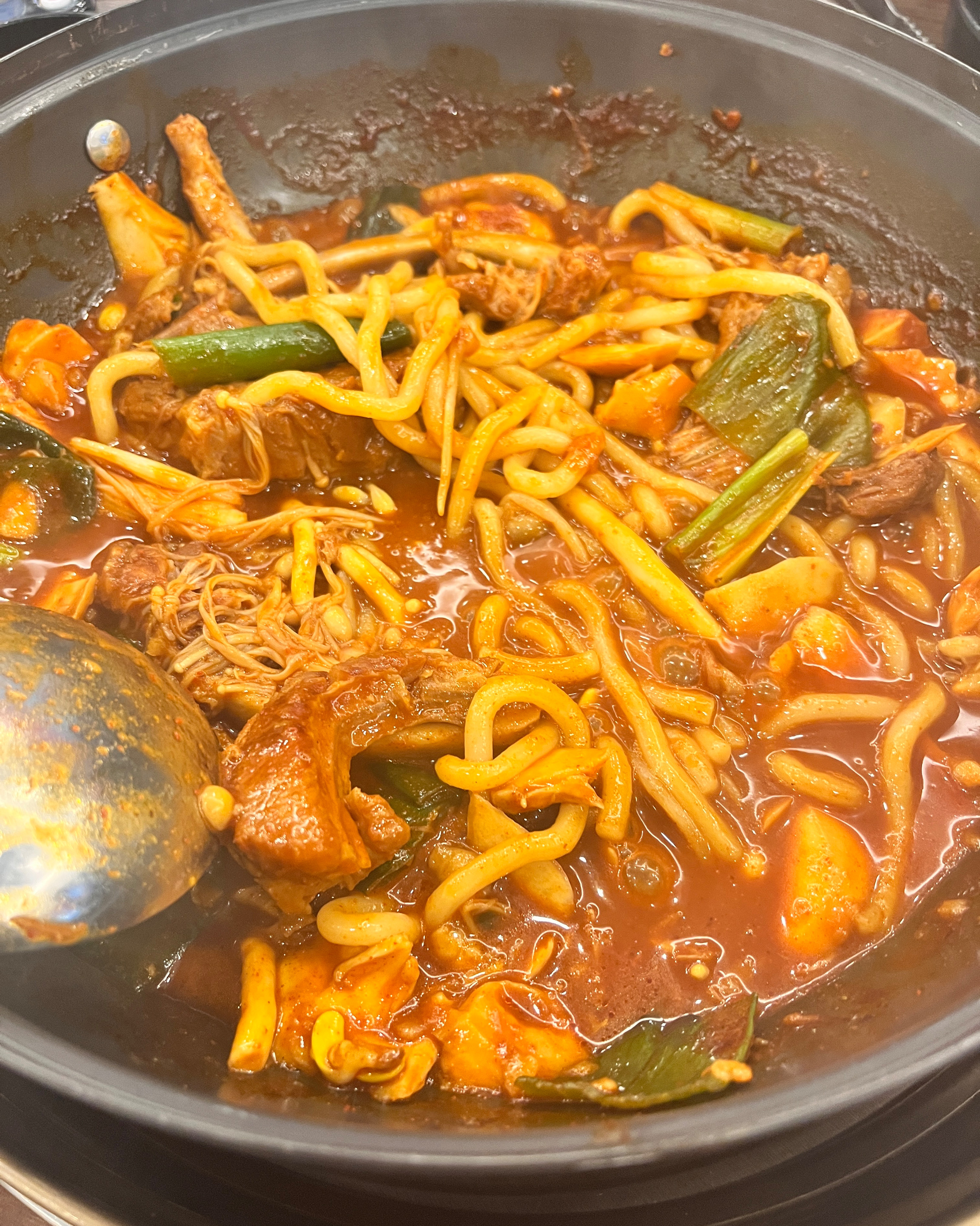 등갈비 살 엄청 잘 발리구 양념이 너무 맛있어요ㅠㅠ - 대전 맛집 앞산큰골집 대전둔산점