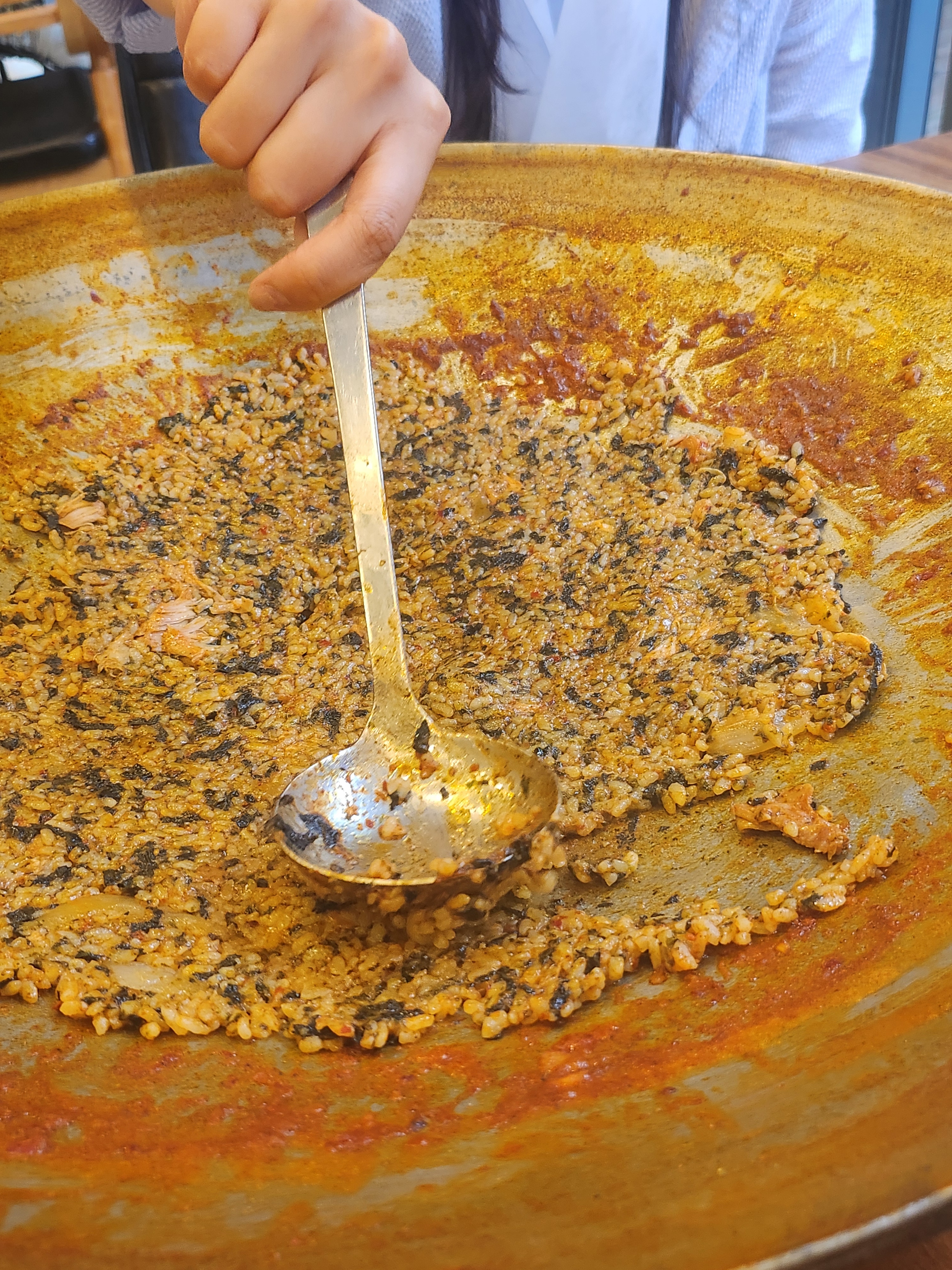 닭이 엄청 크고 푹끓여서 부드럽고 맛있어요! - 대전 맛집 솥뚜껑 본가 수피아