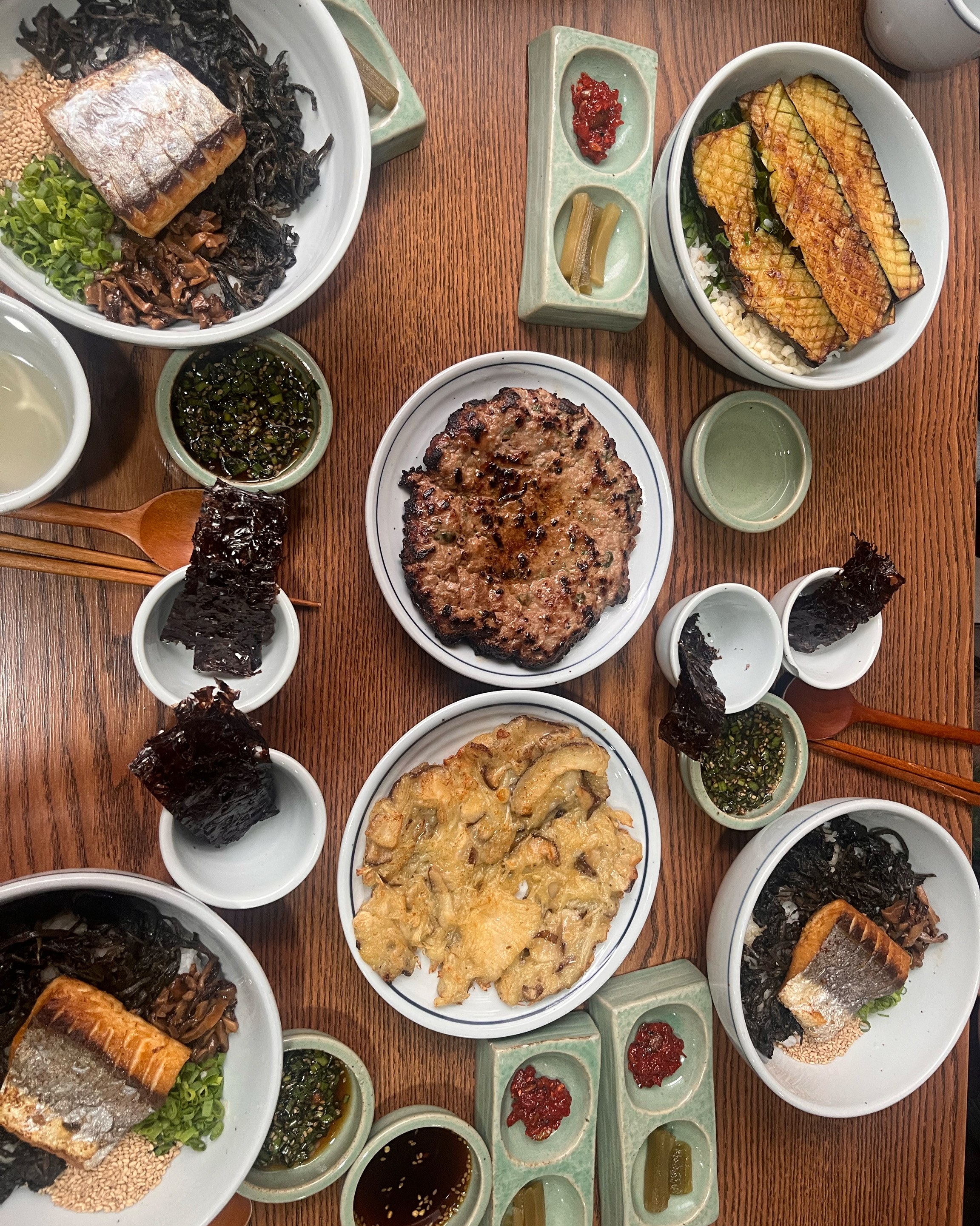 조금만 늦었으면 웨이팅 할뻔했네요~~ 삼치도 담백하니 맛있고 가지된장덮밥도 맛있었습니다 맛