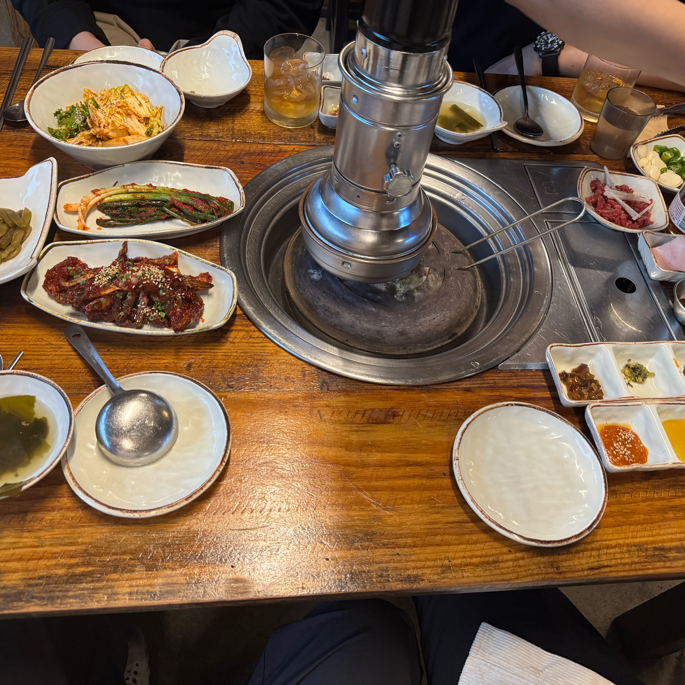 가게 내부 외부 분위기도 너무 좋고 이뻐요 감성도 좋고 고기 질도 좋아요 밑반찬 굿굿 호박