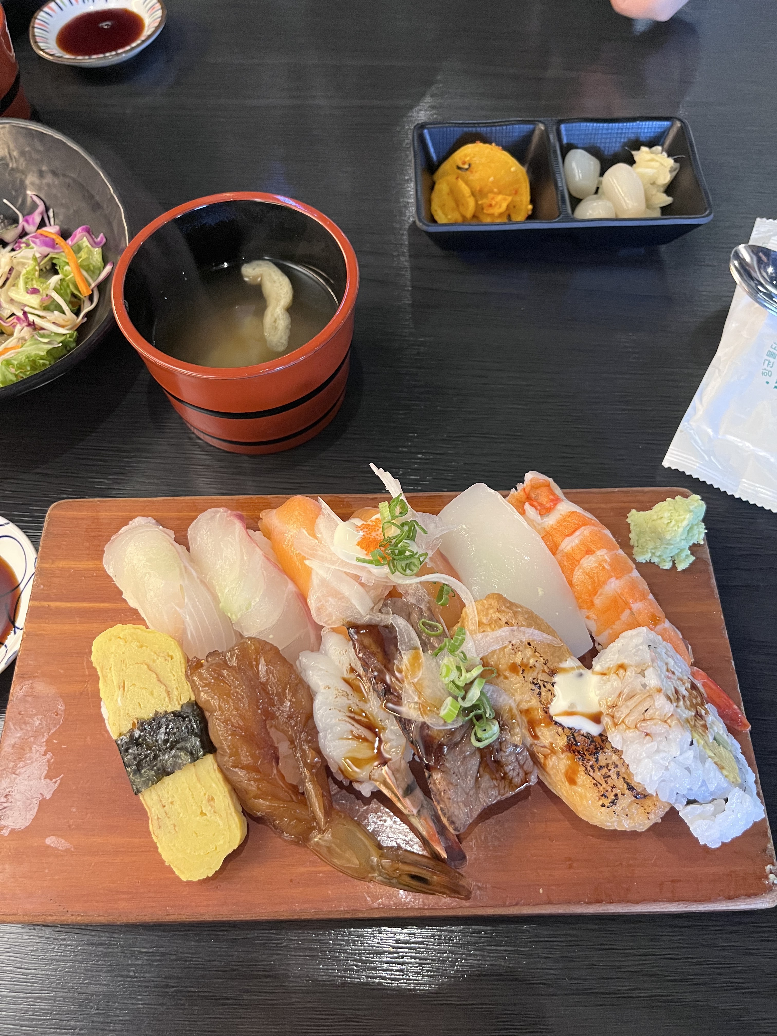 초밥 구성이 좋고 맛있어요! 직원 분들도 친절 하시고 추천 합니다👍👍 - 대전 맛집 하츠야초밥