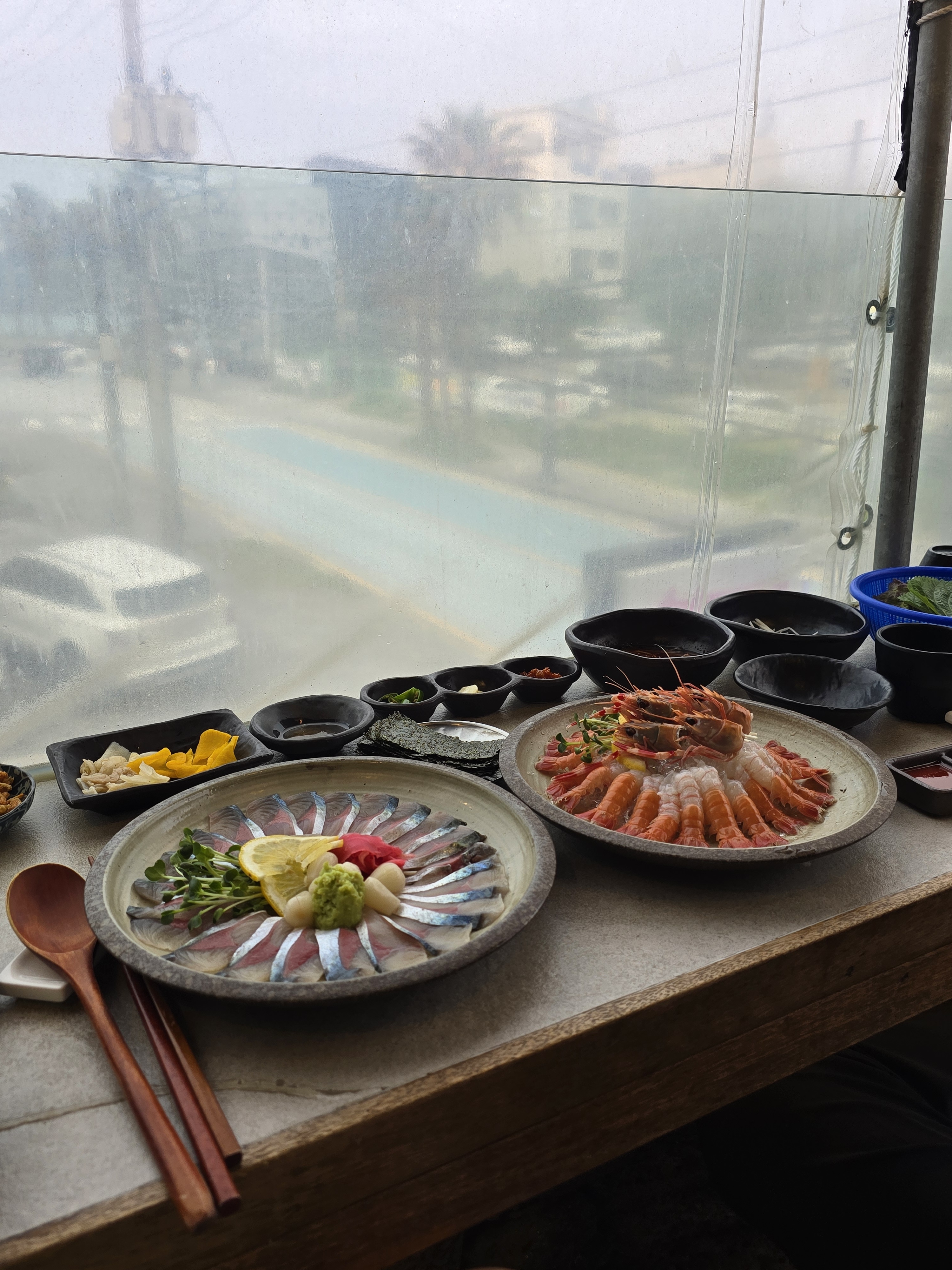 운좋게 긴 대기 없이 들어왔네요~~! - 제주 맛집 훈남횟집