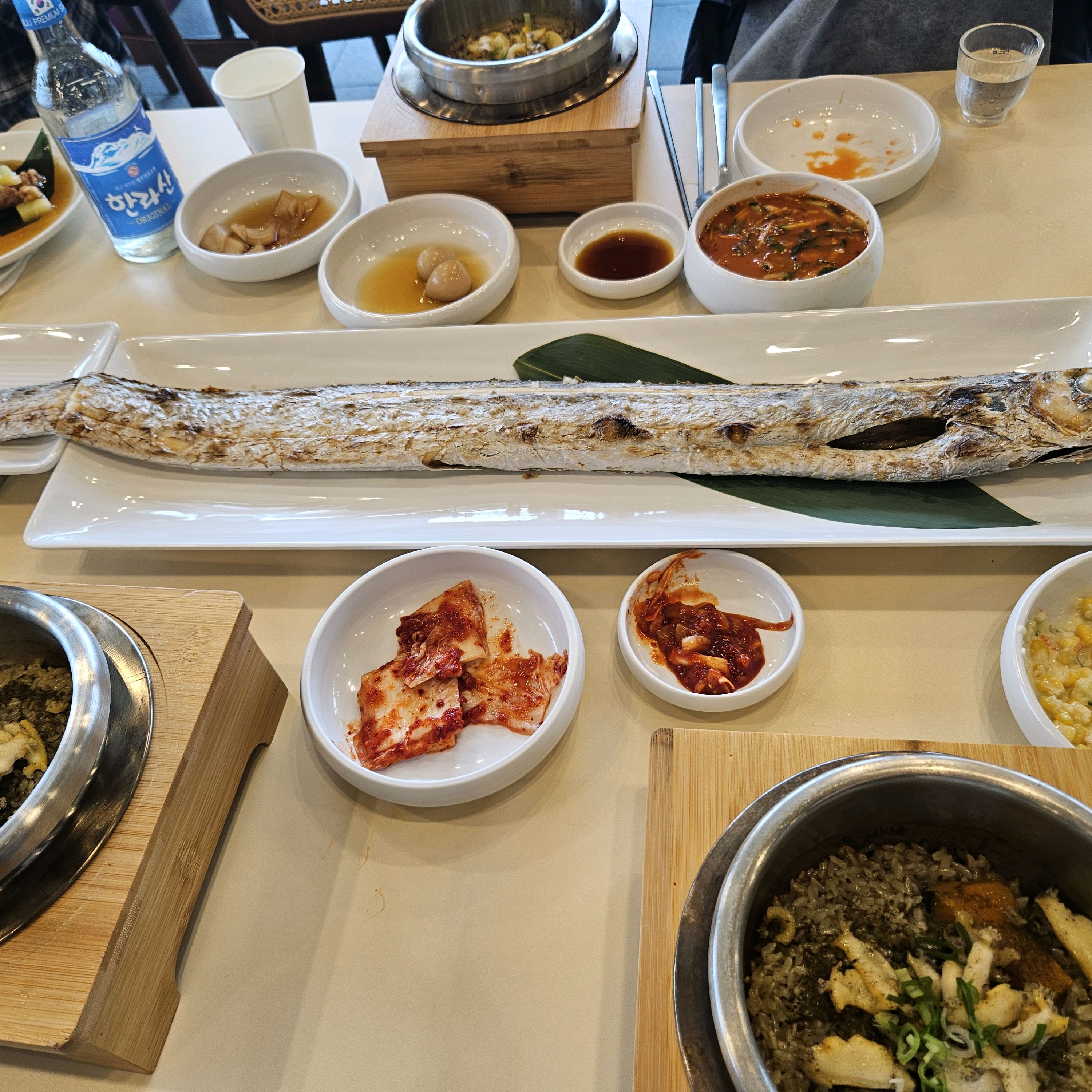 가족여행으로 제주도 가서 점심시간에 방문했습니다! 사장님 너무 친절하셨고 갈치구이를 엄~