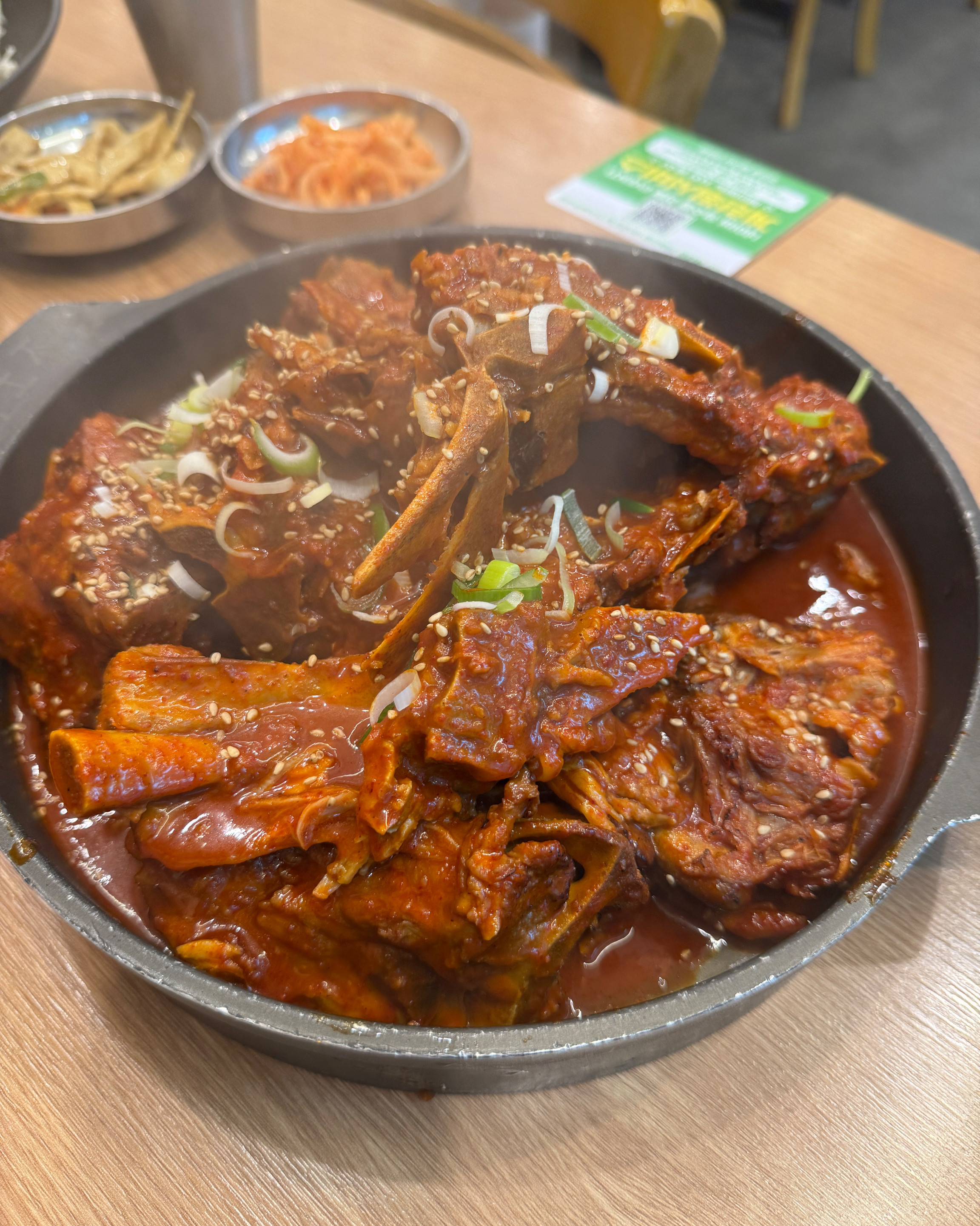 양념이 맛있네요!! 고기 질도 좋은것 같아요 ㅎㅎ 다음에 또 방문하겠습니다!! - 대전 맛집 조프로뼈구이 관평점