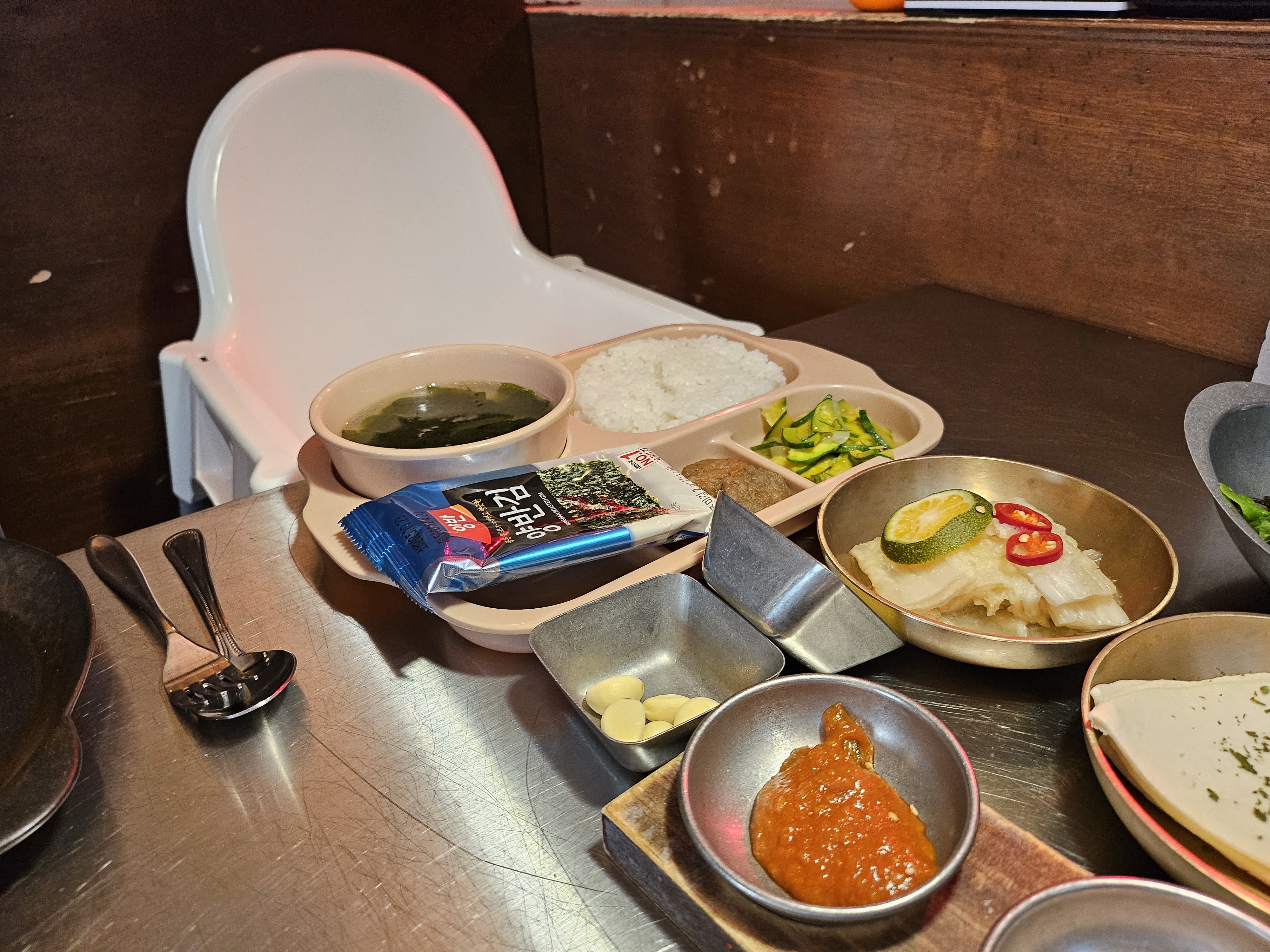 5세미만 아이에게 아이한상 서비스가 있어서 입짧은 저희아이에게 맞춤형이였답니다. 고기랑 같