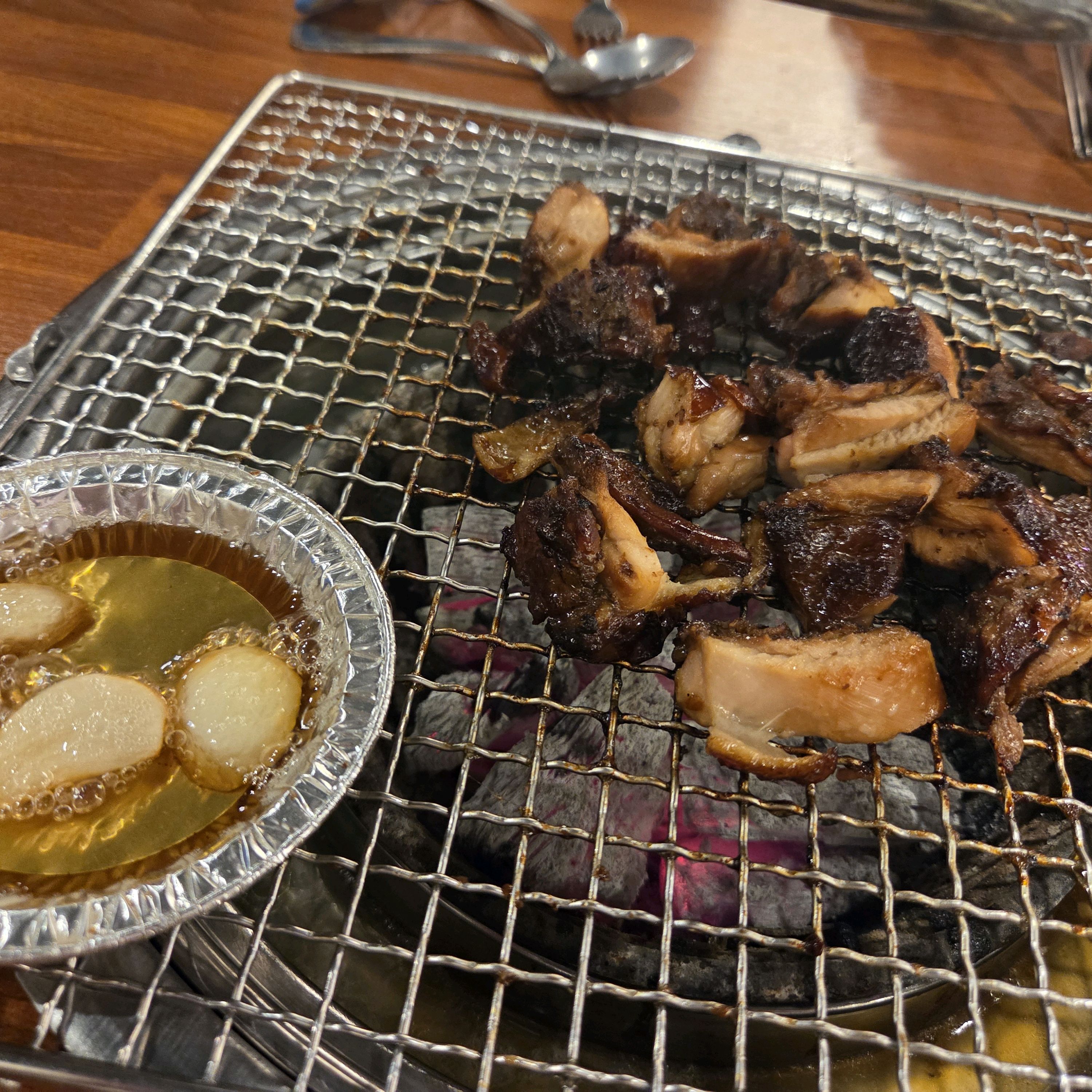 간장이랑 닭목살소금구이 진짜 너무 맛있어요😄 - 대구 맛집 밤새우는닭 월성직영점