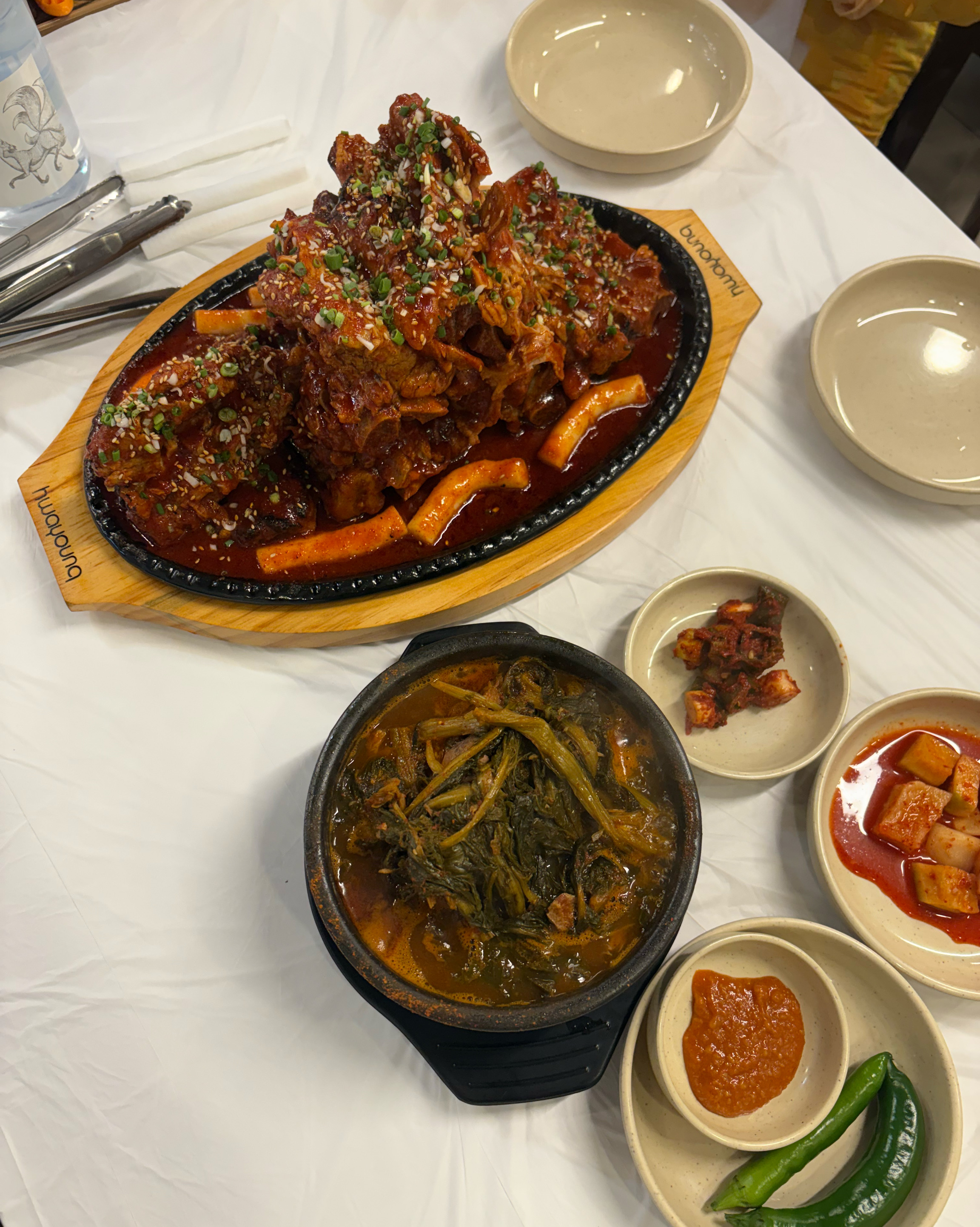 대전에 뼈구이가 유명하대서 농민가려다가 예약 마감돼서 온건데 맛잇네요! 뼈해장국 러버로서 