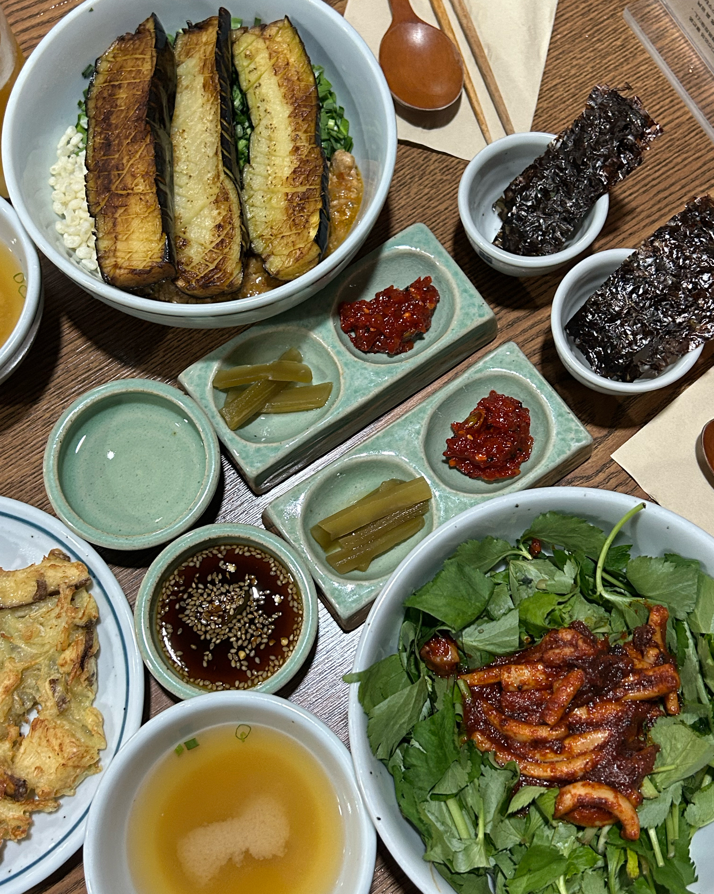 진짜 너무 맛있어요.. 가지된장덮밥 특히 강력 추천합니다! 가지랑 튀밥, 부추와 된장이 어