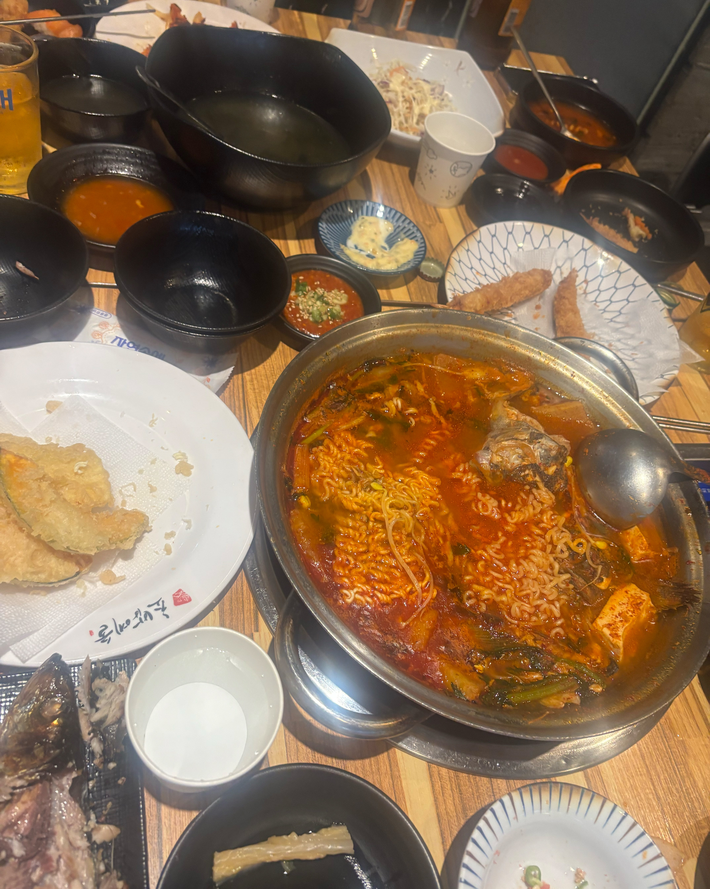 음식이 너무 신선하고 맛있었어요 가격도 나쁘지 않고 다시 방문할 의양 많네요! 사장님 오래