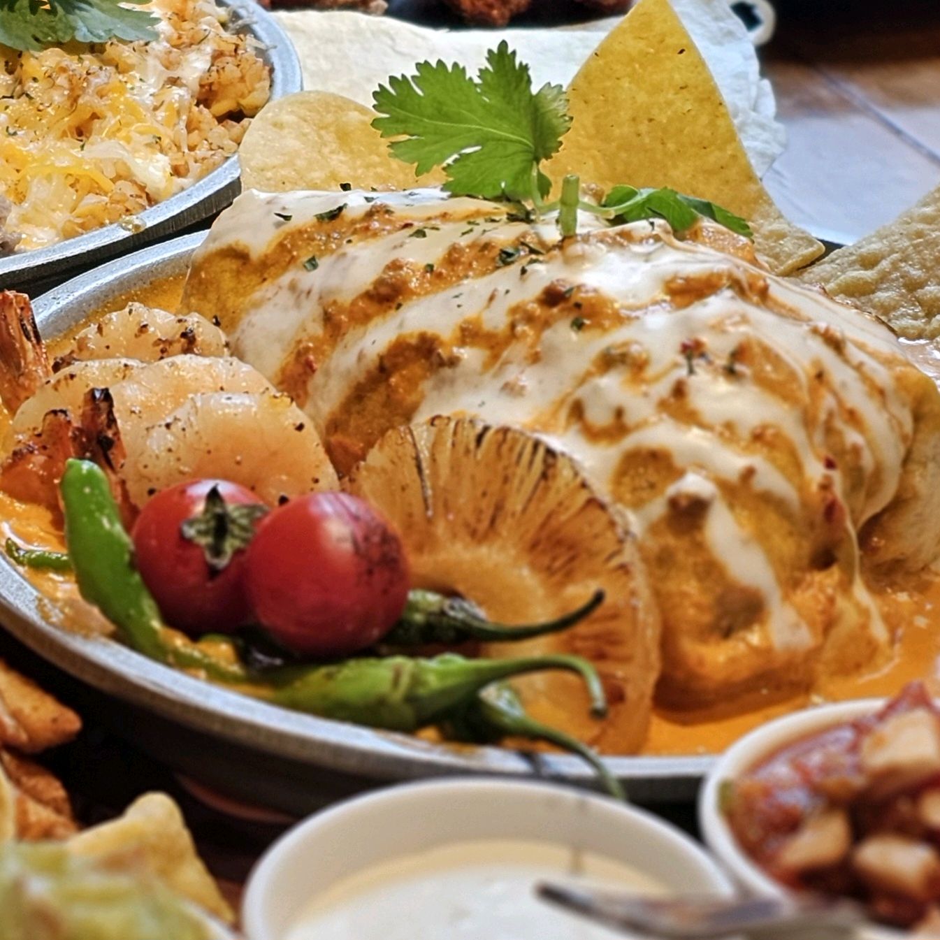 친구가 타코 먹고 싶다고 해서 왔는데 인테리어도 예쁘고 양도 많고 맛있네요! 잘 먹고 갑니
