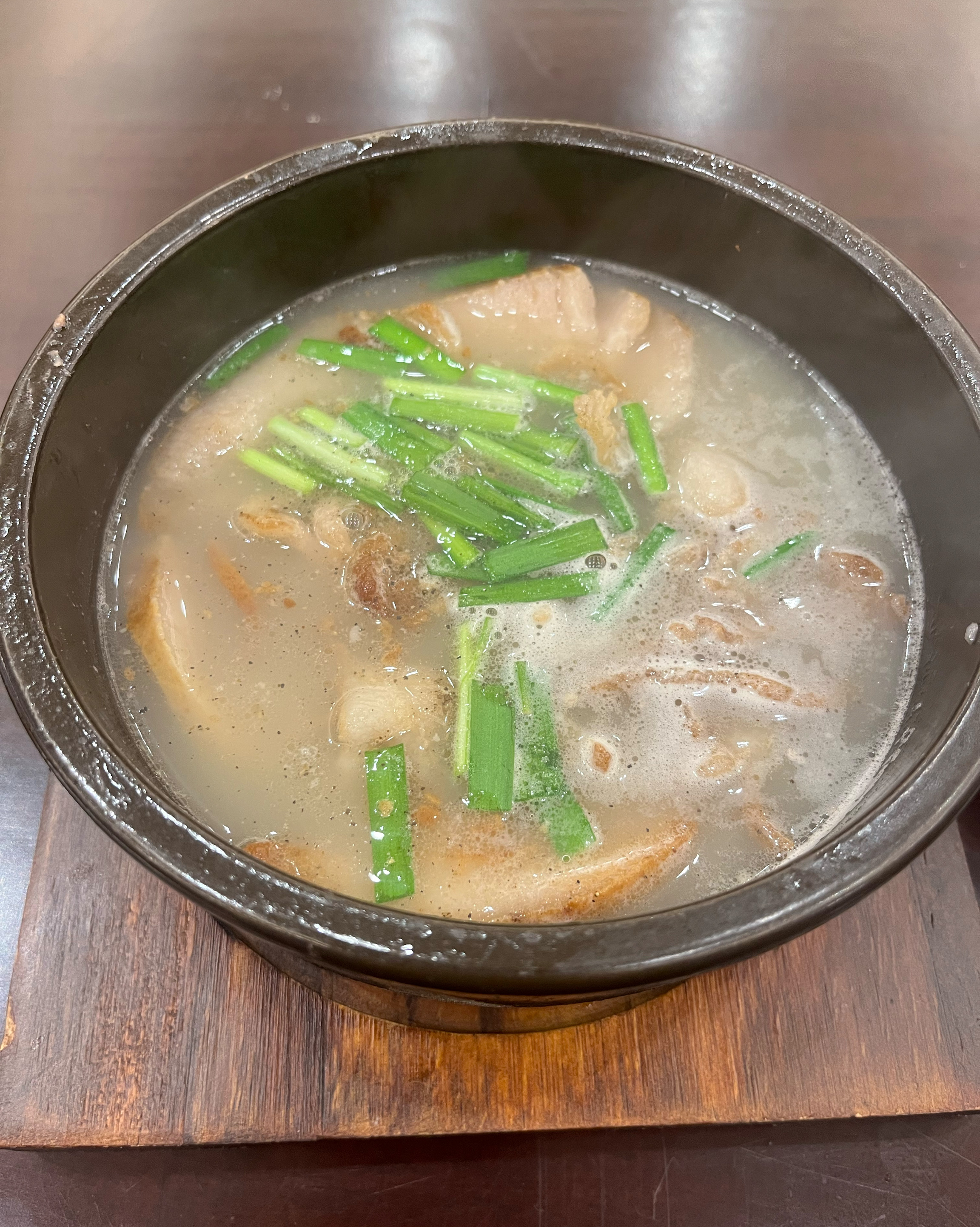 미성국밥의 직화항정국밥 먹기위해사 왔어용ㅎㅎ 직화냄새와 맛이 너무 좋아용!!! - 대구 맛집 산더미 미성돼지국밥 경대점