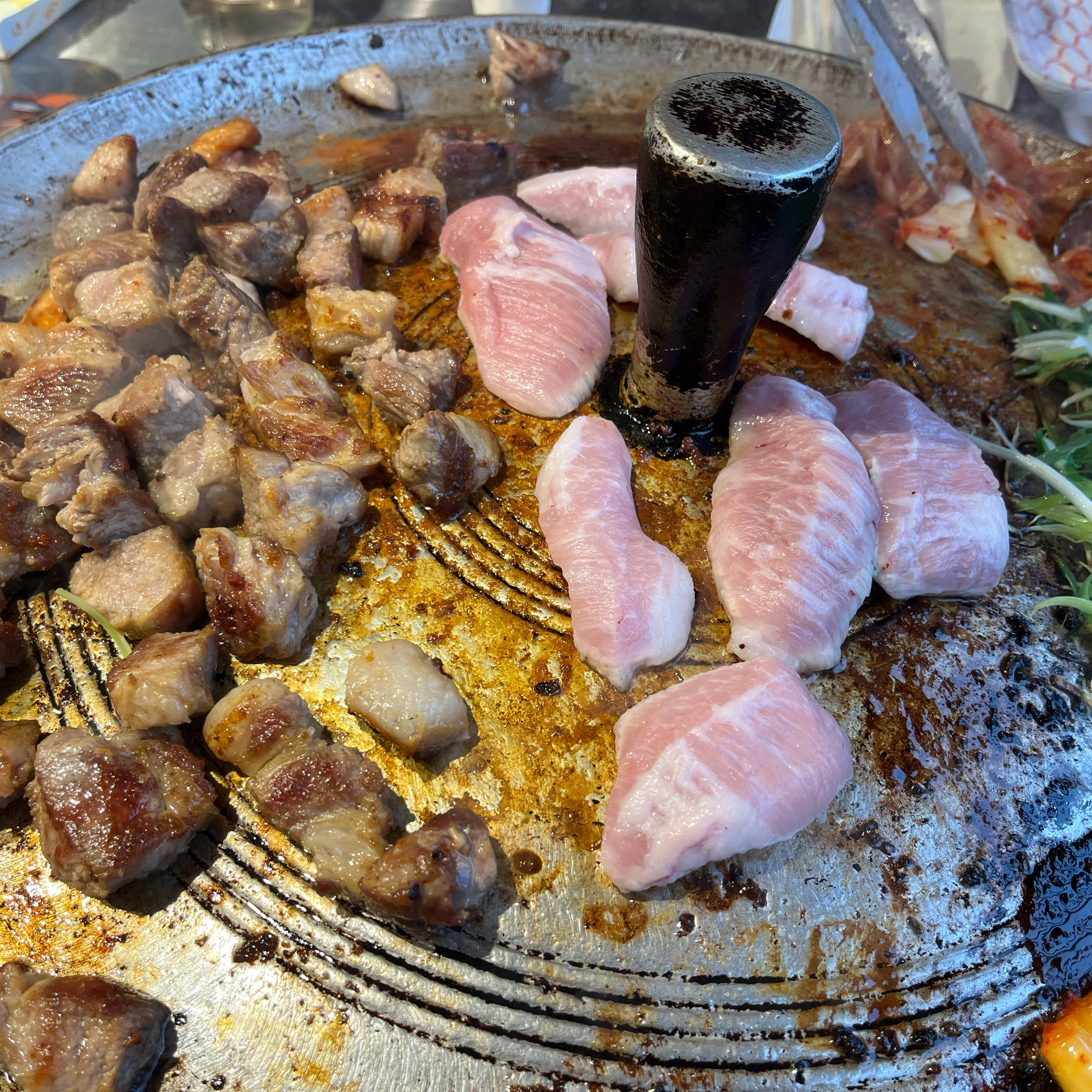 마침 비가 그쳐서 모닥불 근처에서 불멍도 가능하고 좋네요!! 깔끔하고 분위기도 좋고 근처