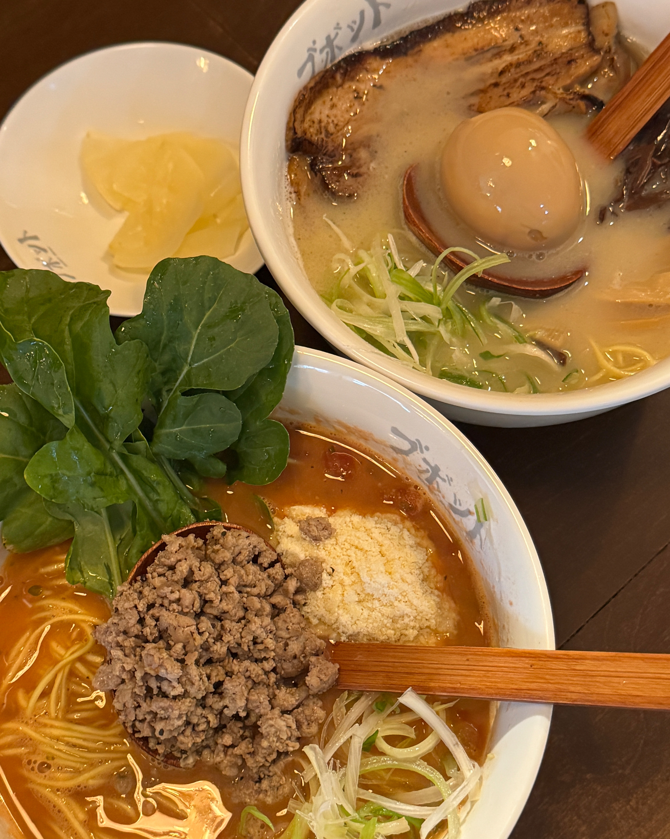 토마토라멘이랑 토리파이탄 시켰어요! 토리파이탄 국물 죽이네요..👍🏻 한국인 입맛저격ㅎㅎ 토