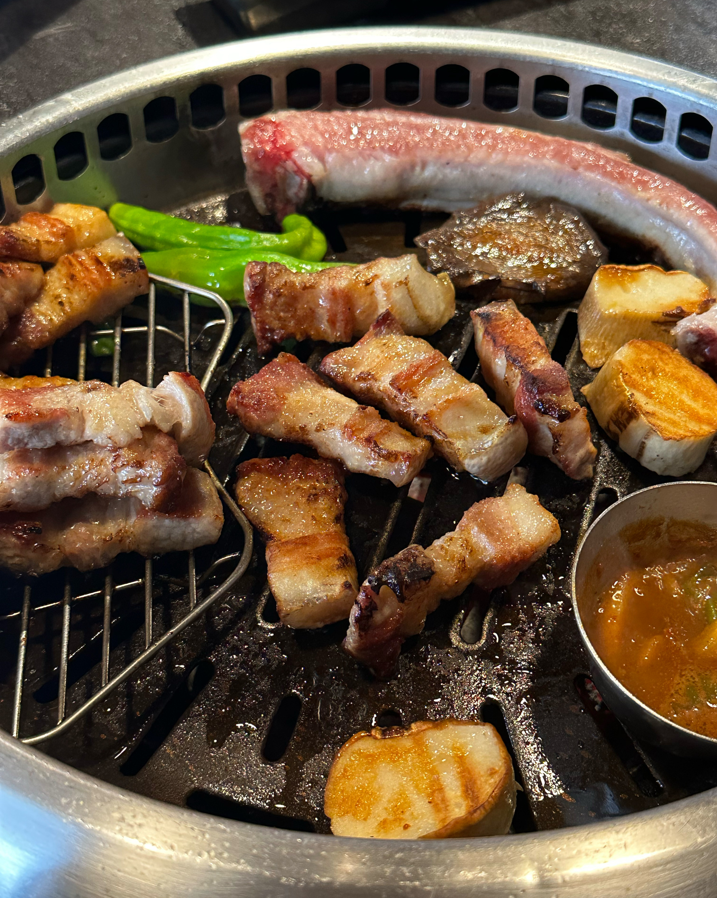 친구랑 둘이서 배 부르게 잘 먹고 갑니다~~ - 제주 맛집 돌담흑돼지 중문점