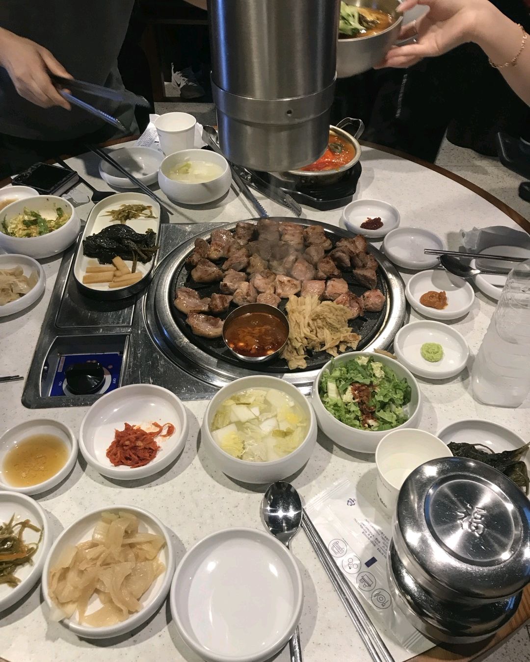 지금까지 이런맛은 없었다! - 제주 맛집 고이정 애월흑돼지 보리짚불구이