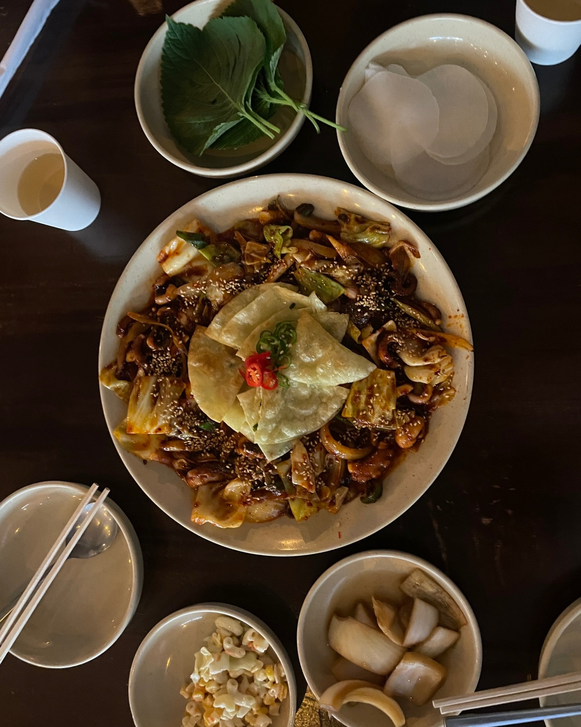 계란후라이도 공짜구 낙지볶음도 넘맛있어용 테이블간격도 넓고 완전 취하는 분위기,,,⭐️노래
