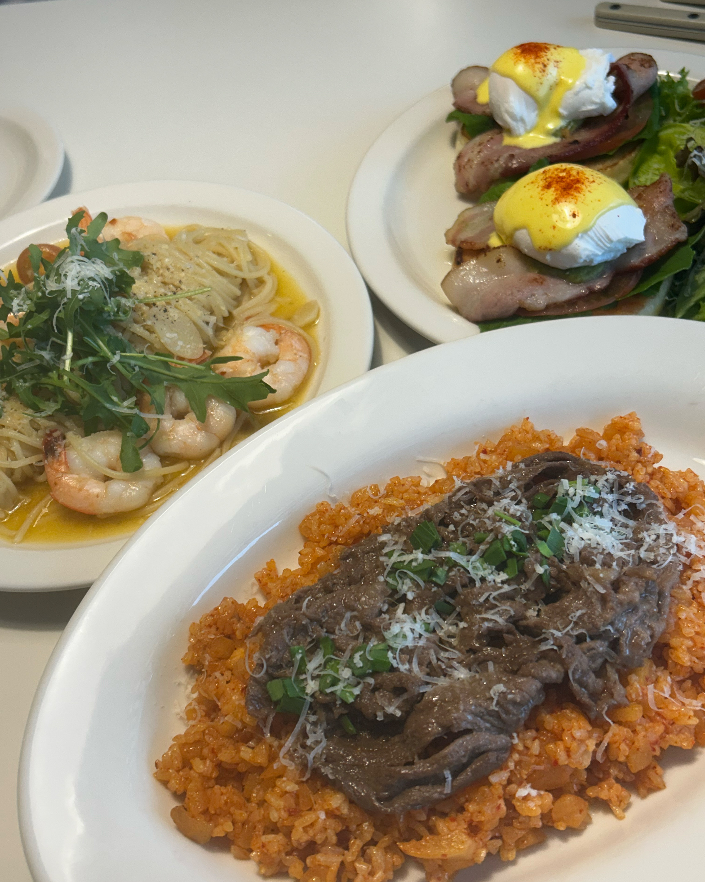 워낙 친구들한테 맛집이라고 들은데다가 리뷰 수도 많아서 방문해봤는데 파스타랑 에그 베네딕트