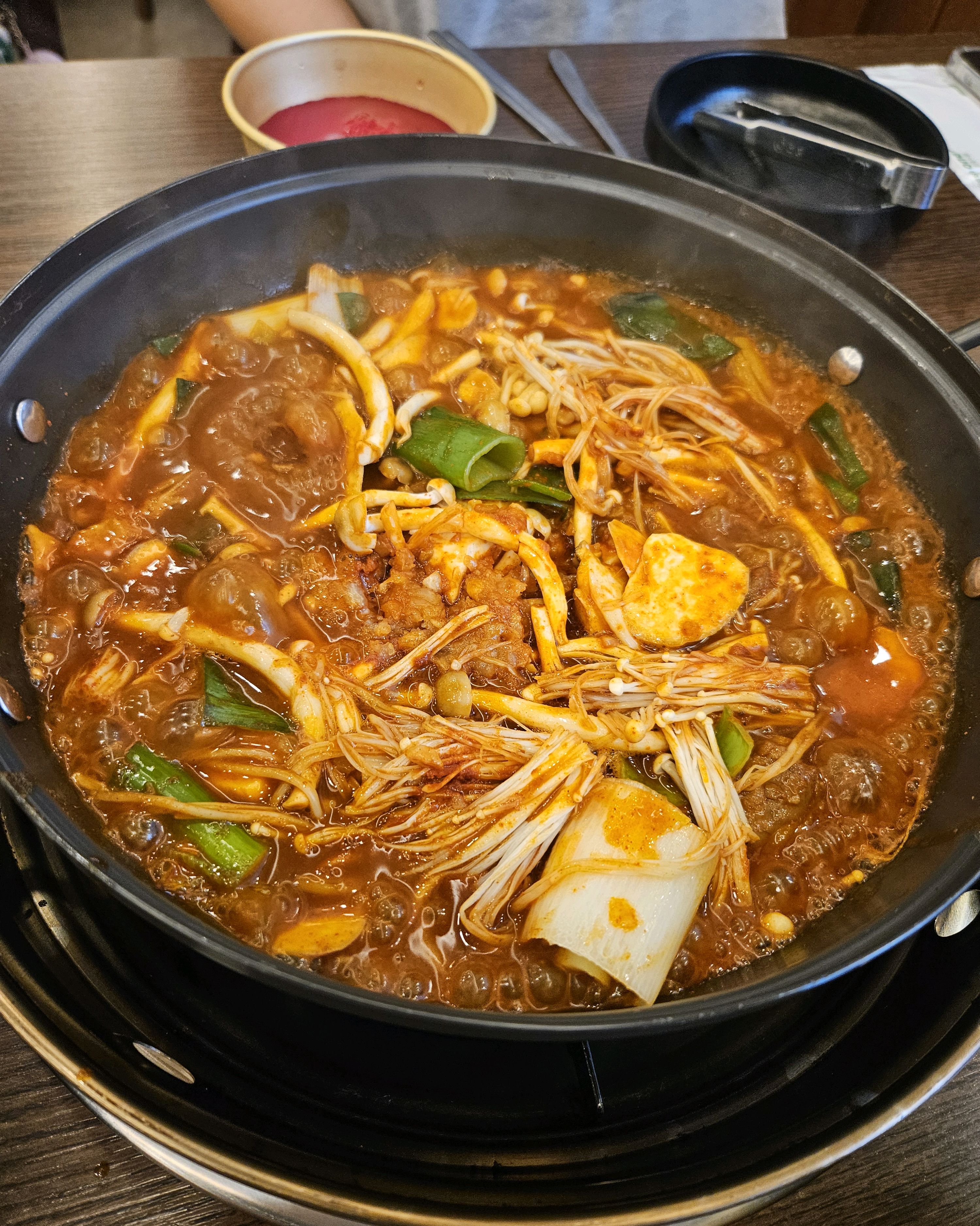 예약 후 방문했는데 좀 이른 방무때문인지 한적했어요.  직원분들 친절하고 가성비 좋아 모임