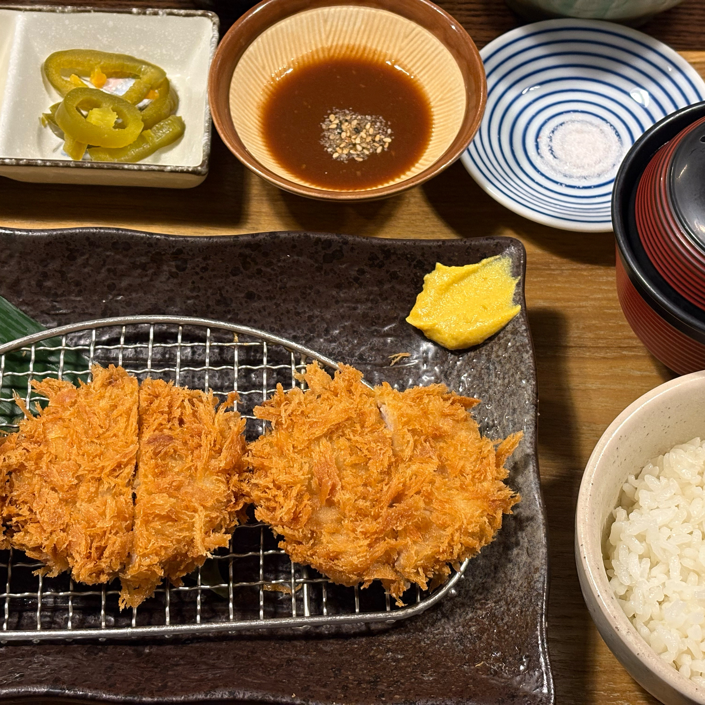 매장도 청결하고 직원분들도 모두 친절했어요! - 대구 맛집 하지메 카츠 대구동성로점