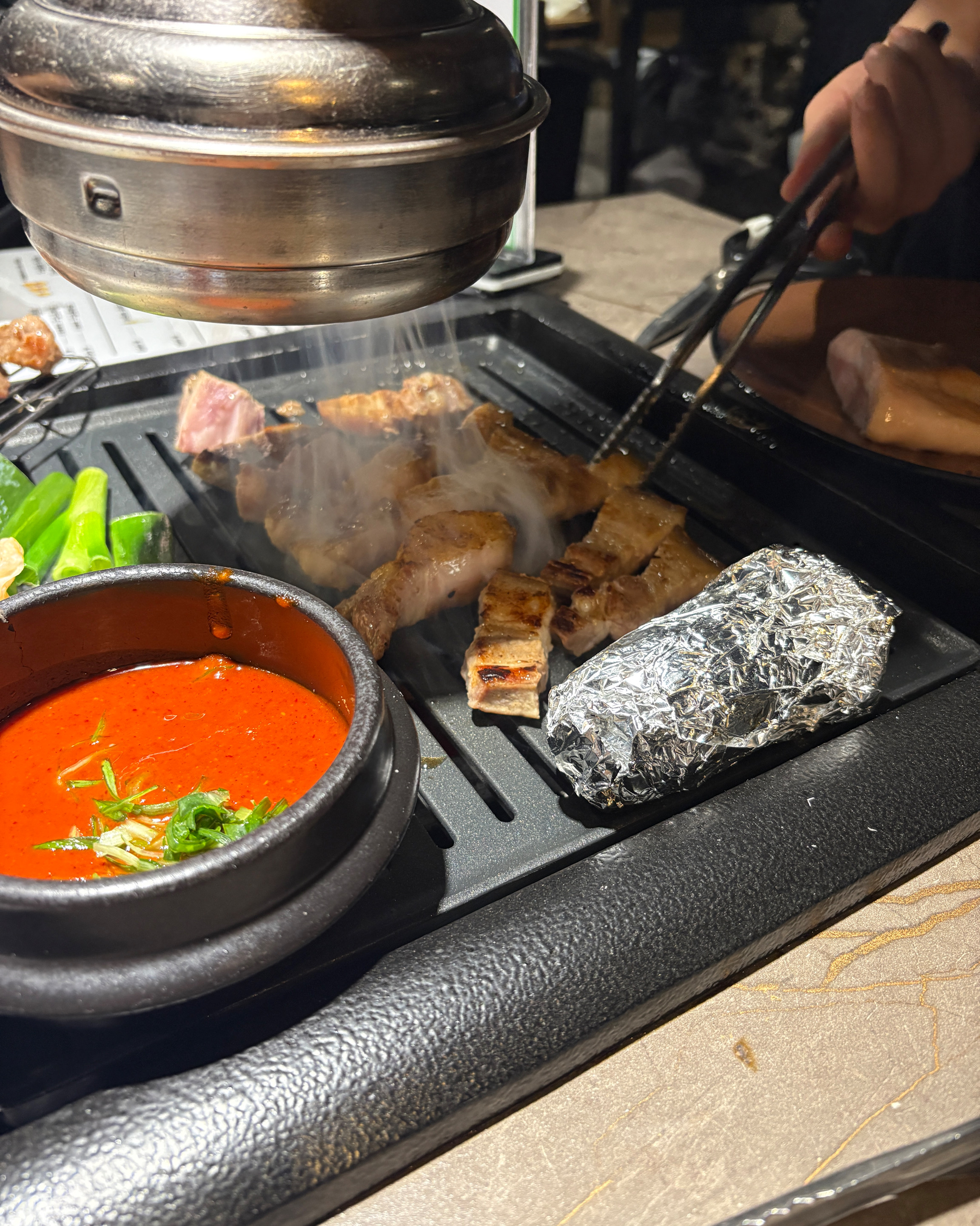 제주도 여행 마지막 날 고기 먹으러 왔는데 넘 맛있게 먹고 가용 직접 구워주시니 넘 편하구