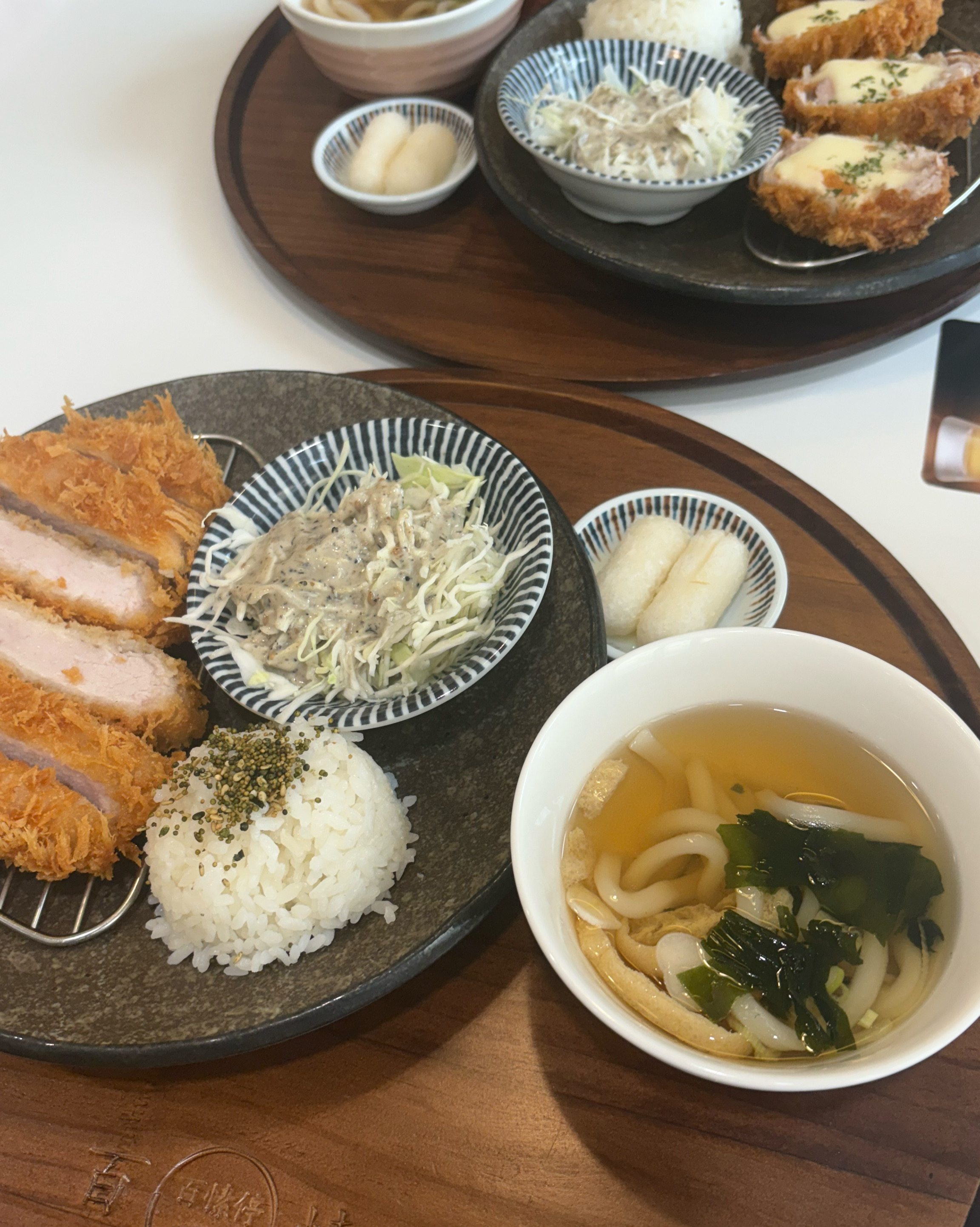 돈카츠가 맛있고 우동도 같이 나오고 안 비싸서 좋아요!!! - 상수역 맛집 백소정 홍대합정점