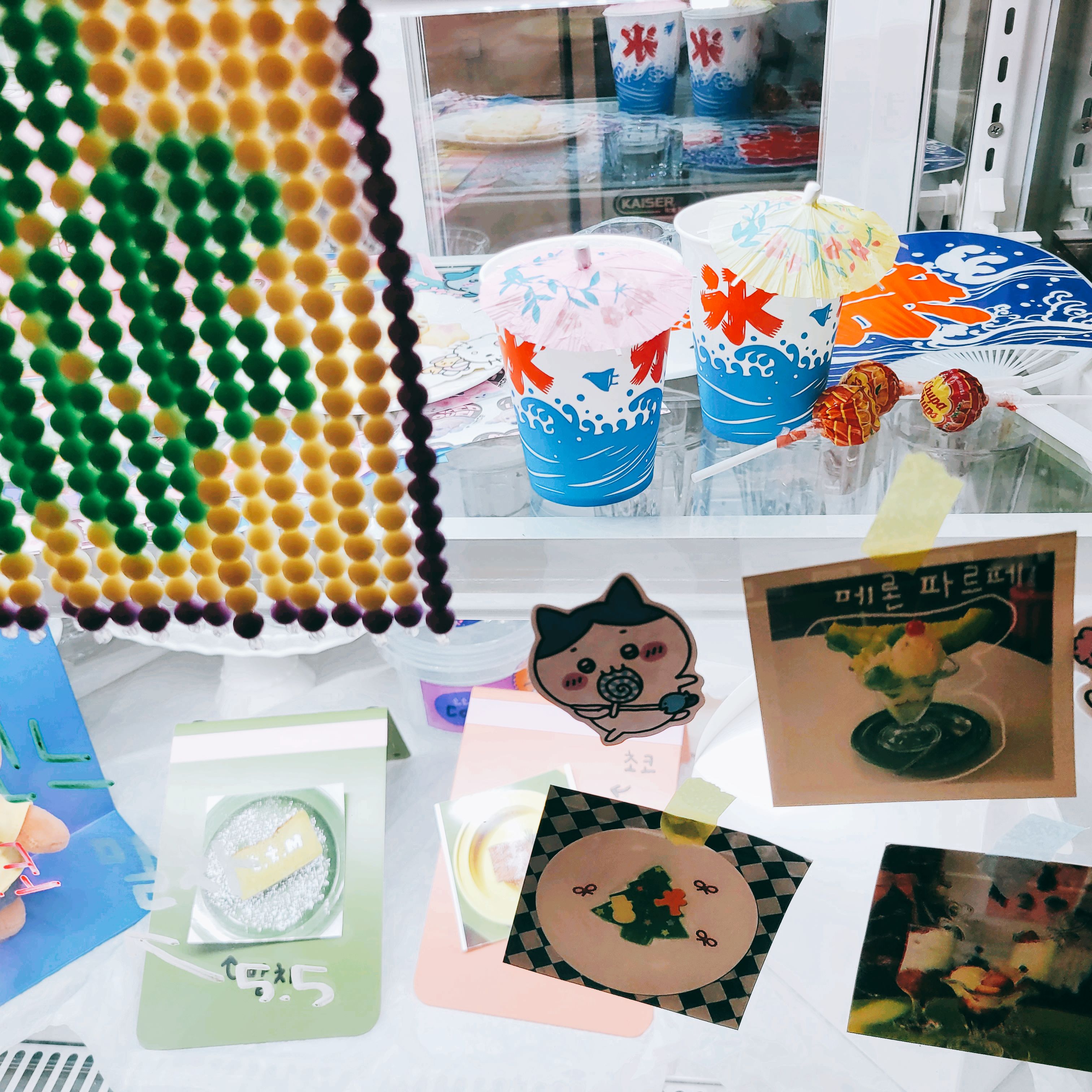 키치한 분위기가 무척 좋았습니다❤️😀 직원분들도 친절하시고 소품샵도 같이 하시는 듯 귀여운