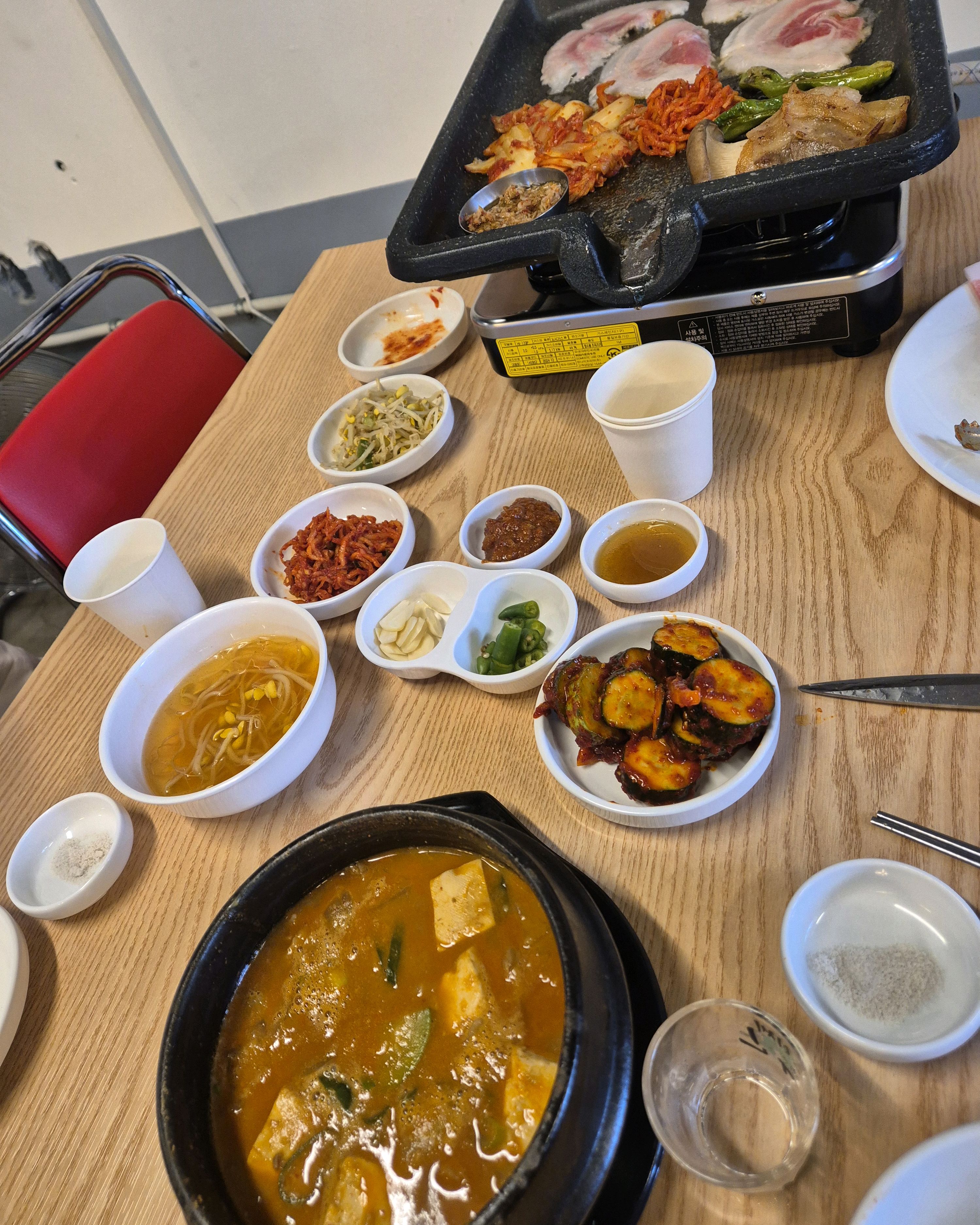 친구들이랑 오픈 첫날 와보고 너무 맛있어서 남편이랑 재방문 했습니다. 고기도 너무 맛있고