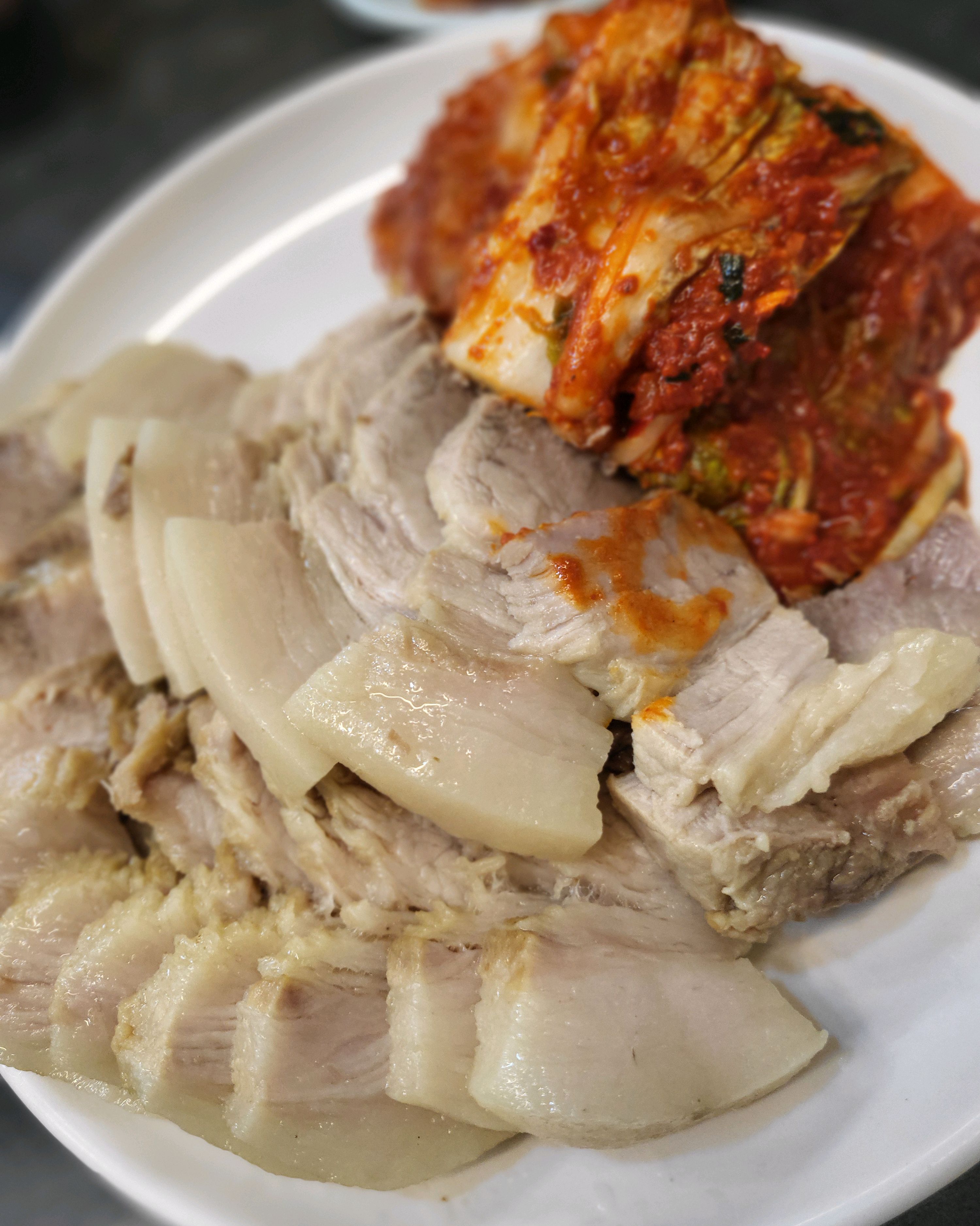 순서대로 대기해서 한시간 정도 - 성수 맛집 훼미리손칼국수보쌈